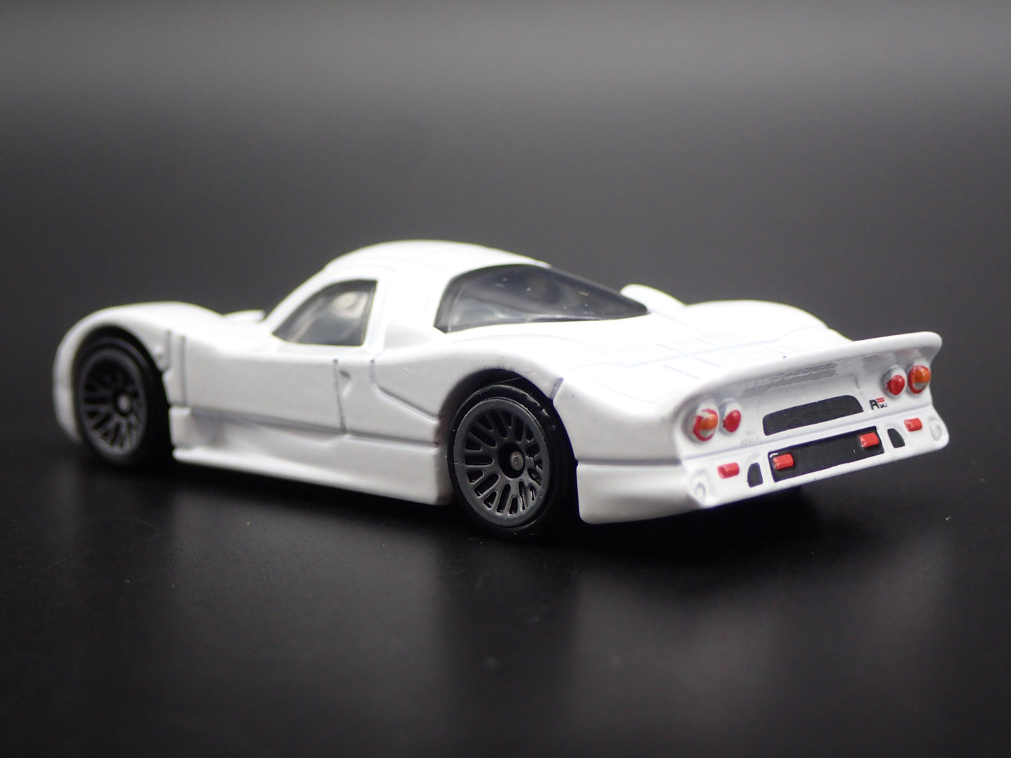 1997 NISSAN R390 GT1 RACE CAR 1:64 SCALE COLLECTIBLE DIORAMA DIECAST MODEL CAR