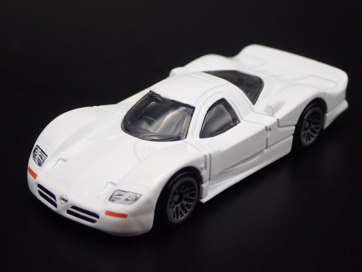 1997 NISSAN R390 GT1 RACE CAR 1:64 SCALE COLLECTIBLE DIORAMA DIECAST MODEL CAR