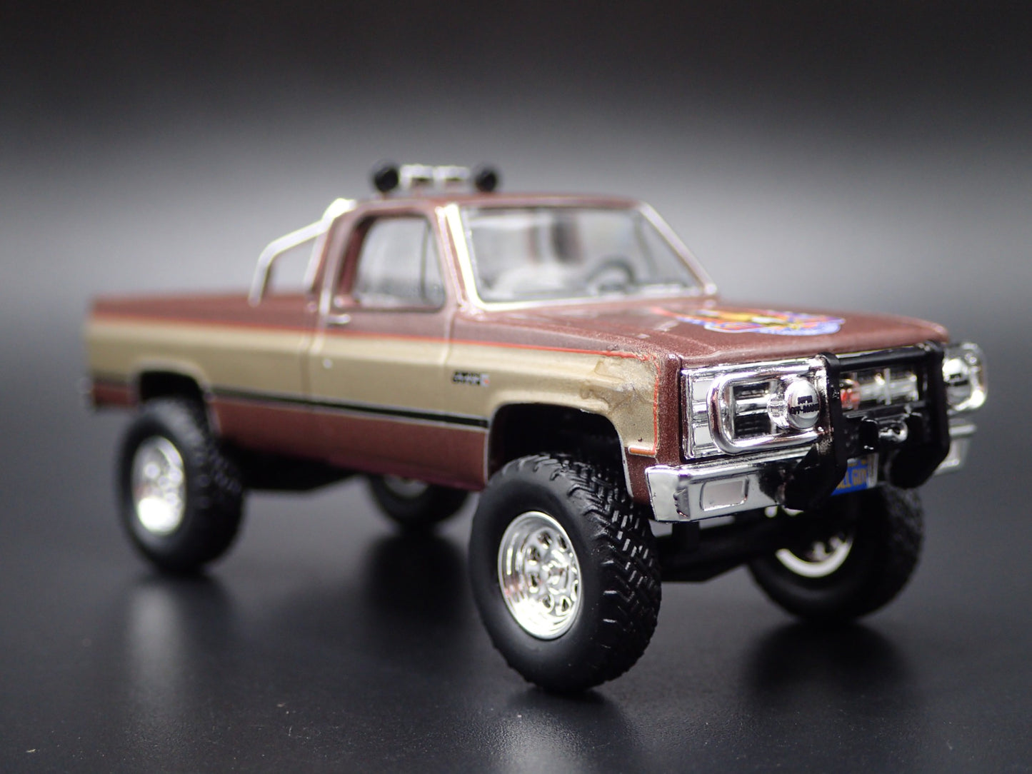 1982 82 GMC K2500 4X4 TRUCK FALL GUY SQUAREBODY 1/64 SCALE DIECAST MODEL CAR