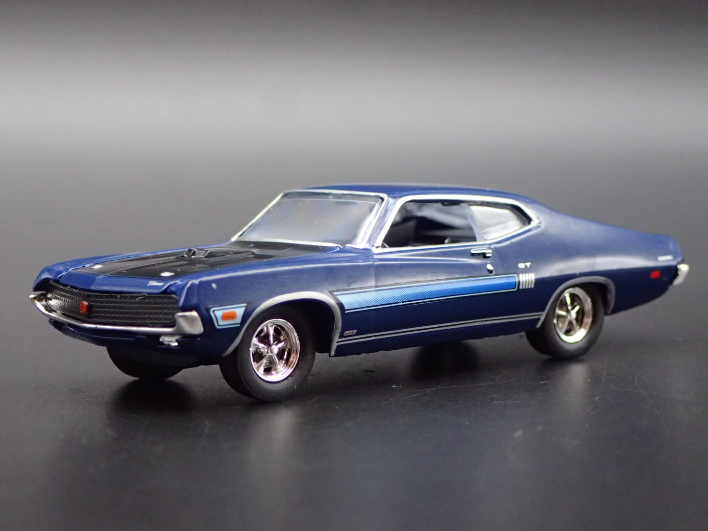 1970 70 FORD TORINO GT 429 SCJ 1:64 SCALE COLLECTIBLE DIORAMA DIECAST MODEL CAR