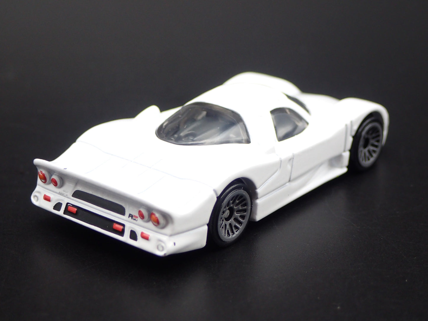 1997 NISSAN R390 GT1 RACE CAR 1:64 SCALE COLLECTIBLE DIORAMA DIECAST MODEL CAR