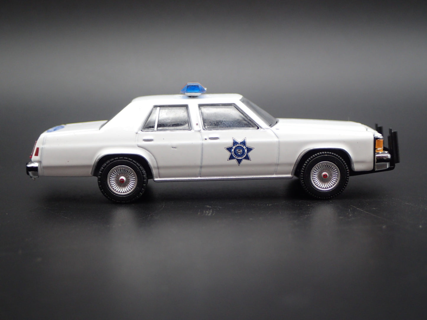 1983 FORD LTD CROWN VICTORIA ARIZONA HIGHWAY PATROL 1:64 SCALE DIECAST MODEL CAR