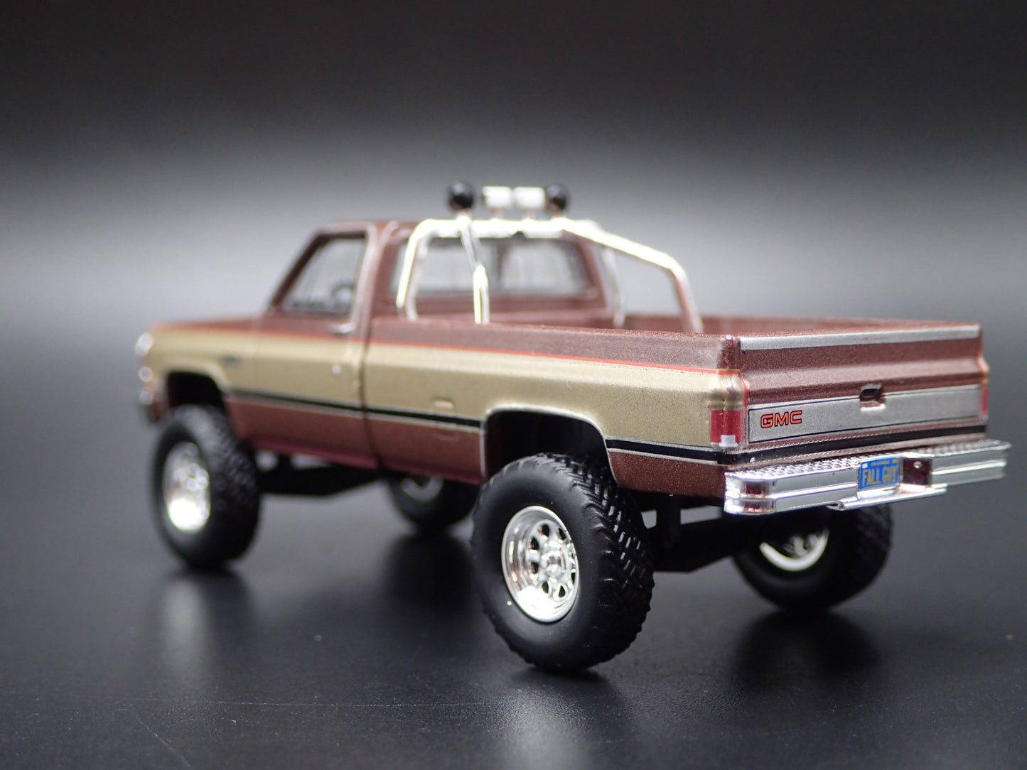1982 82 GMC K2500 4X4 TRUCK FALL GUY SQUAREBODY 1/64 SCALE DIECAST MODEL CAR