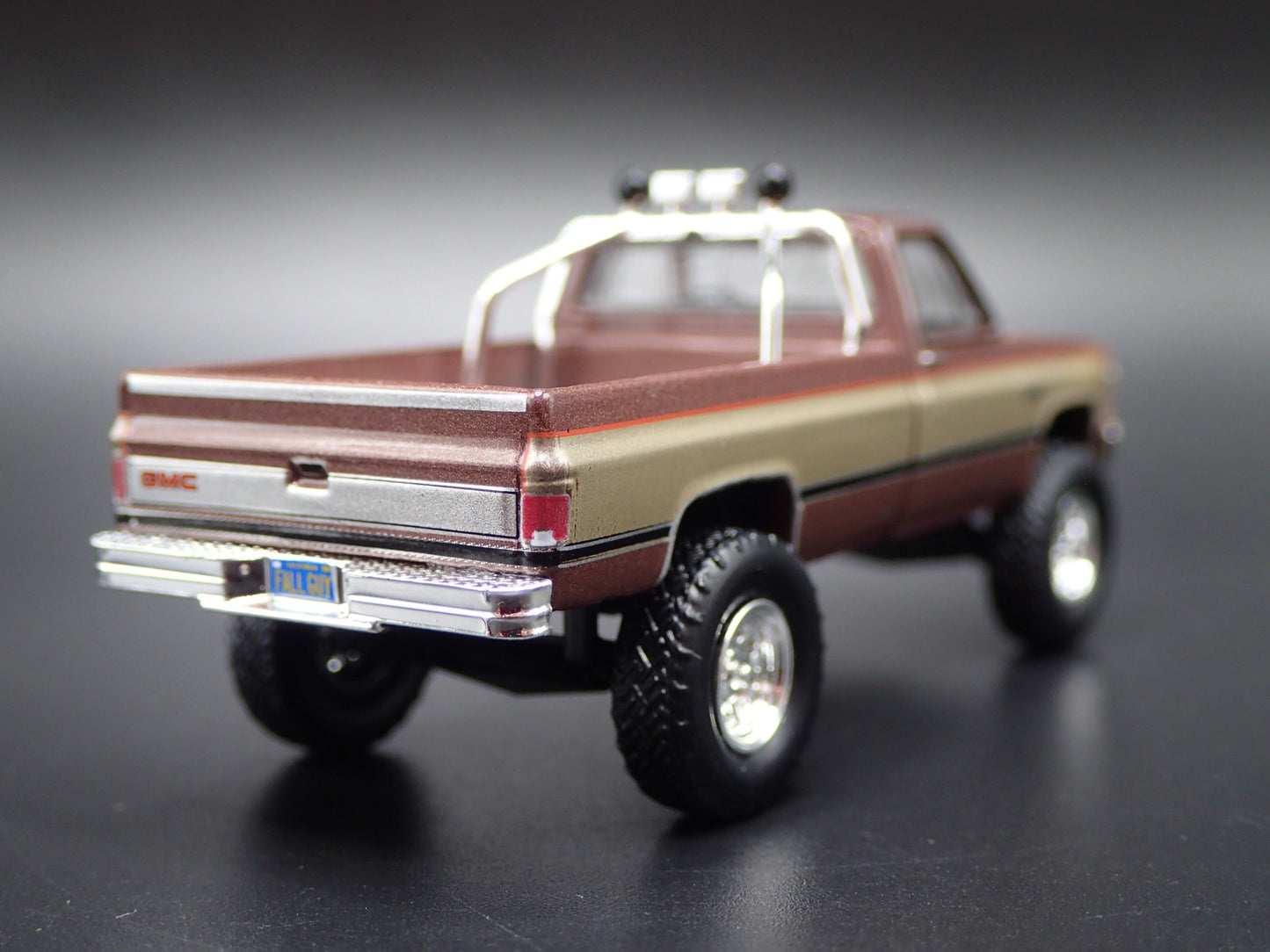 1982 82 GMC K2500 4X4 TRUCK FALL GUY SQUAREBODY 1/64 SCALE DIECAST MODEL CAR