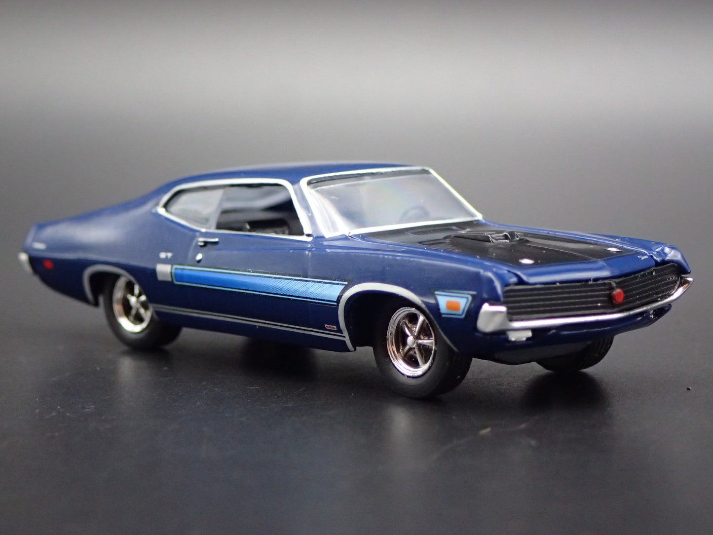 1970 70 FORD TORINO GT 429 SCJ 1:64 SCALE COLLECTIBLE DIORAMA DIECAST MODEL CAR