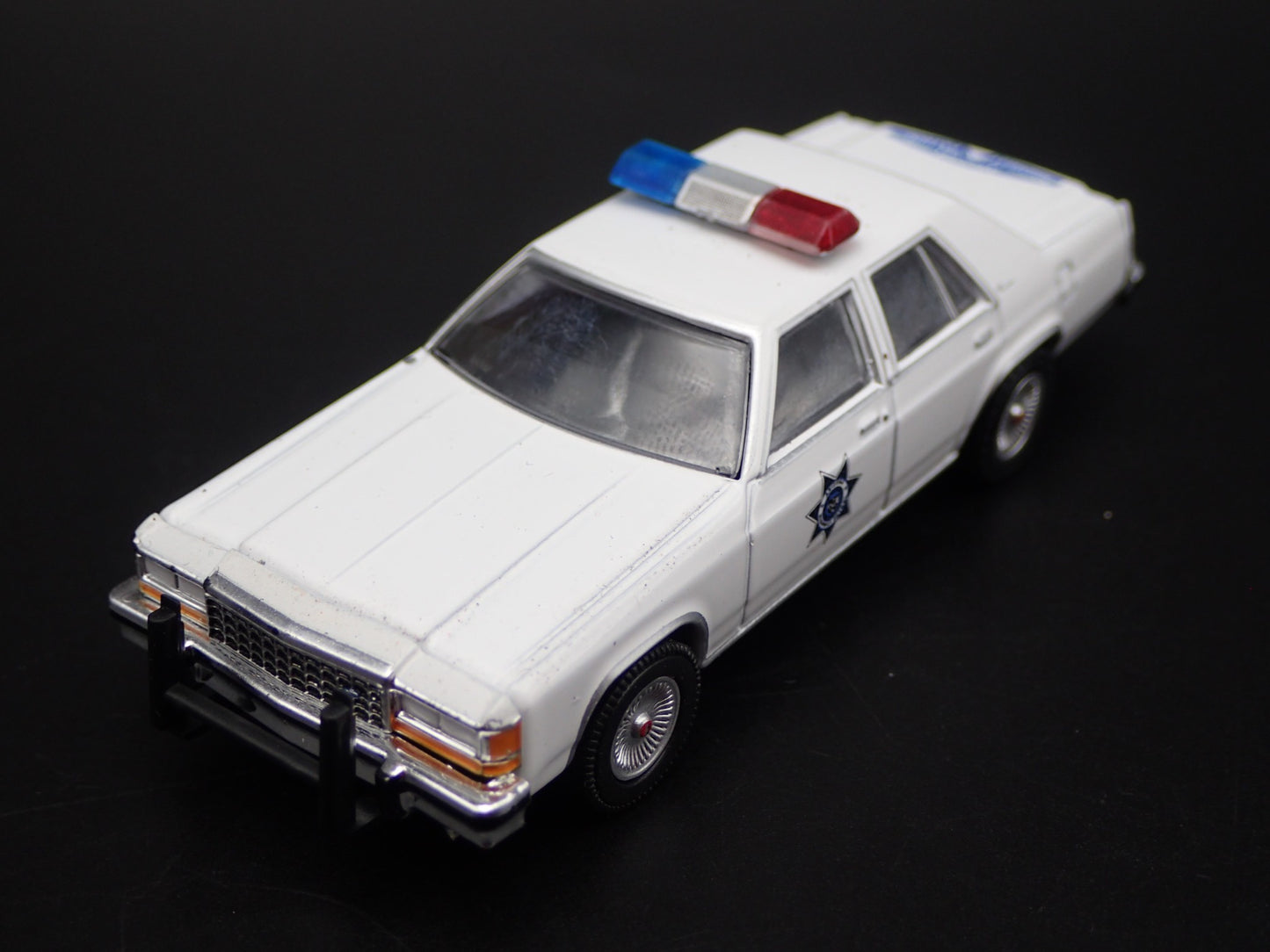 1983 FORD LTD CROWN VICTORIA ARIZONA HIGHWAY PATROL 1:64 SCALE DIECAST MODEL CAR