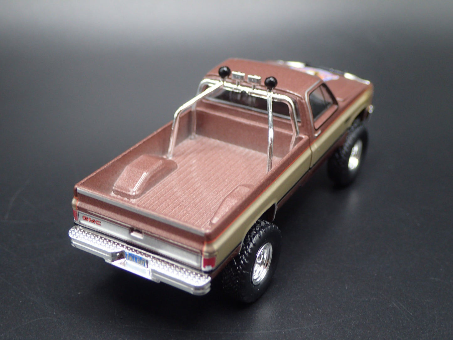 1982 82 GMC K2500 4X4 TRUCK FALL GUY SQUAREBODY 1/64 SCALE DIECAST MODEL CAR