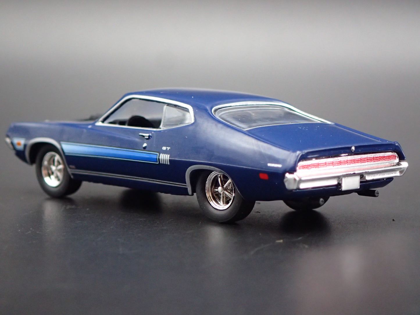 1970 70 FORD TORINO GT 429 SCJ 1:64 SCALE COLLECTIBLE DIORAMA DIECAST MODEL CAR