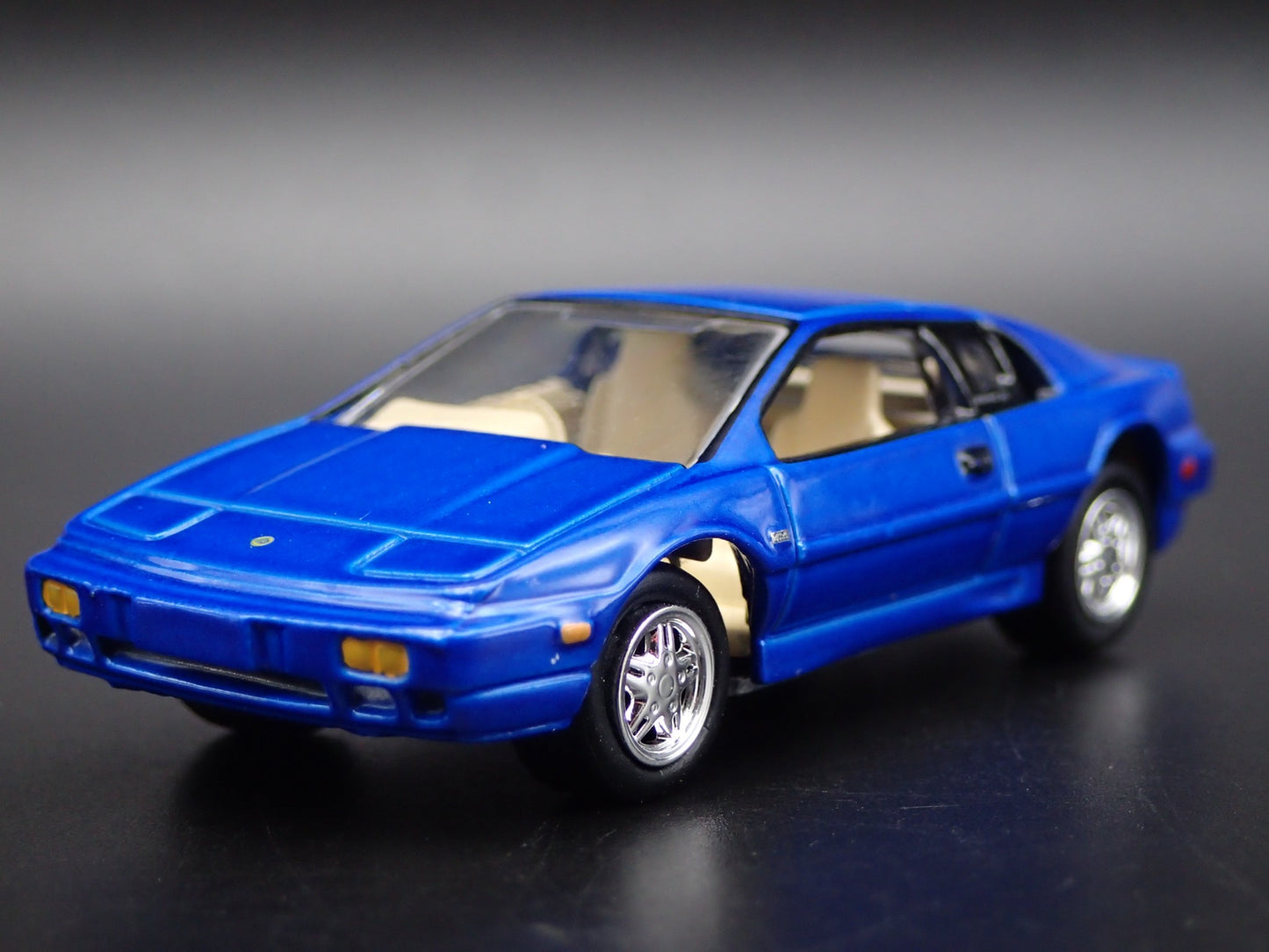 1988-1994 LOTUS ESPRIT BLUE 1:64 SCALE COLLECTIBLE DIORAMA DIECAST MODEL CAR