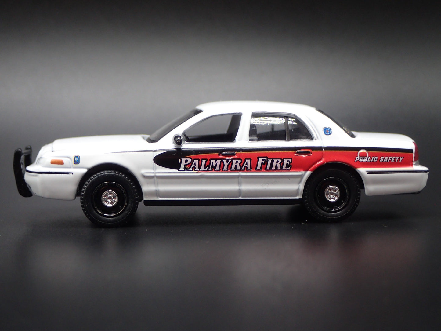 2011 11 FORD CROWN VICTORIA PALMYRA, PA FIRE DEPT 1:64 SCALE DIECAST MODEL CAR