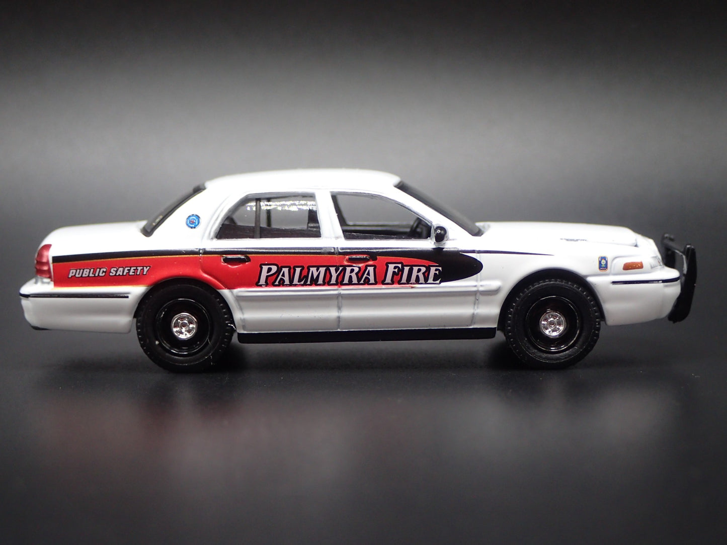 2011 11 FORD CROWN VICTORIA PALMYRA, PA FIRE DEPT 1:64 SCALE DIECAST MODEL CAR