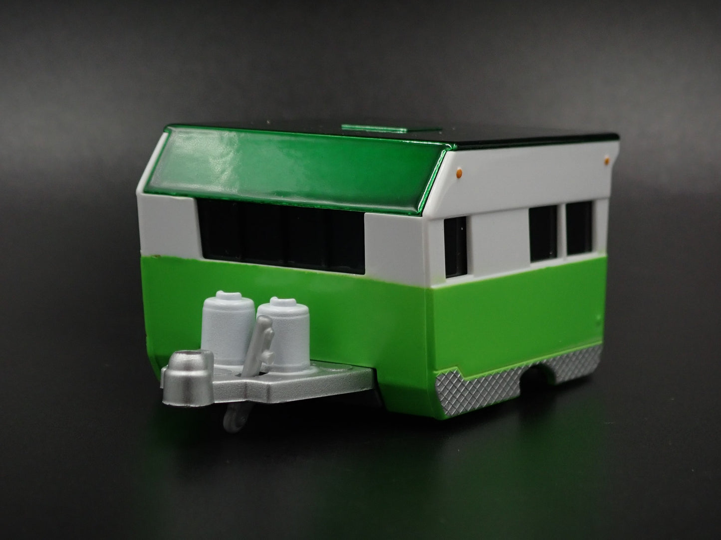 VINTAGE ALAMEDA TRAVEL TRAILER W HITCH GREEN 1:64 SCALE DIORAMA MODEL CAMPER