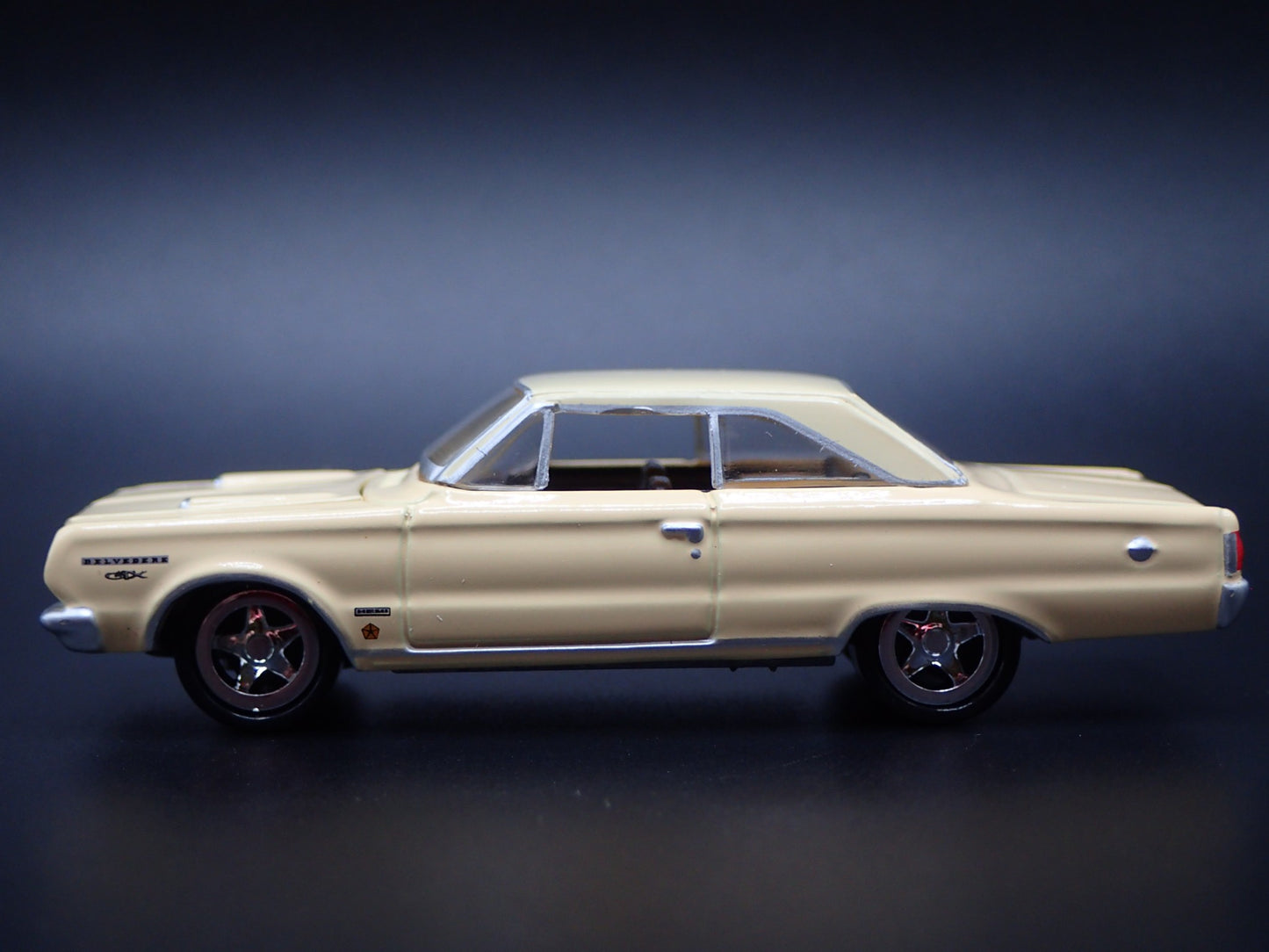 1967 67 PLYMOUTH GTX MUSCLE CAR 1/64 SCALE COLLECTIBLE DIORAMA DIECAST MODEL CAR
