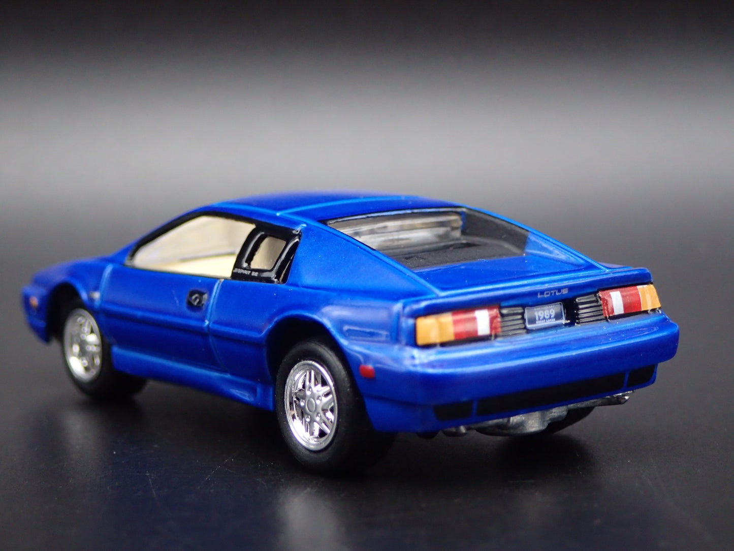 1988-1994 LOTUS ESPRIT BLUE 1:64 SCALE COLLECTIBLE DIORAMA DIECAST MODEL CAR
