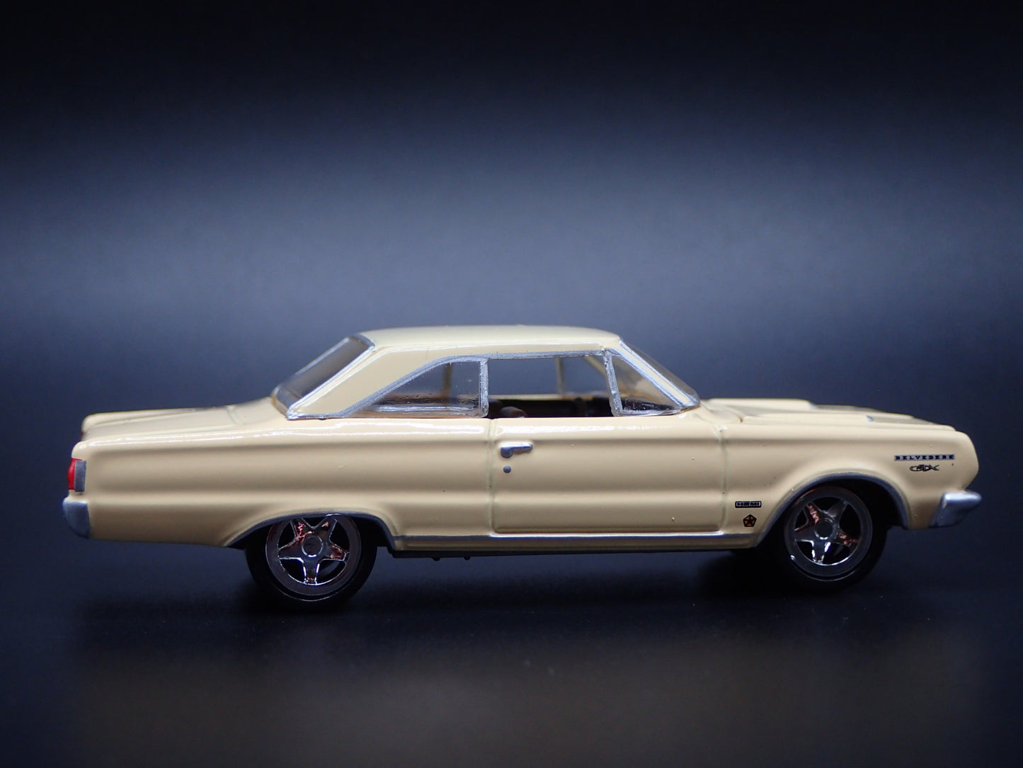1967 67 PLYMOUTH GTX MUSCLE CAR 1/64 SCALE COLLECTIBLE DIORAMA DIECAST MODEL CAR