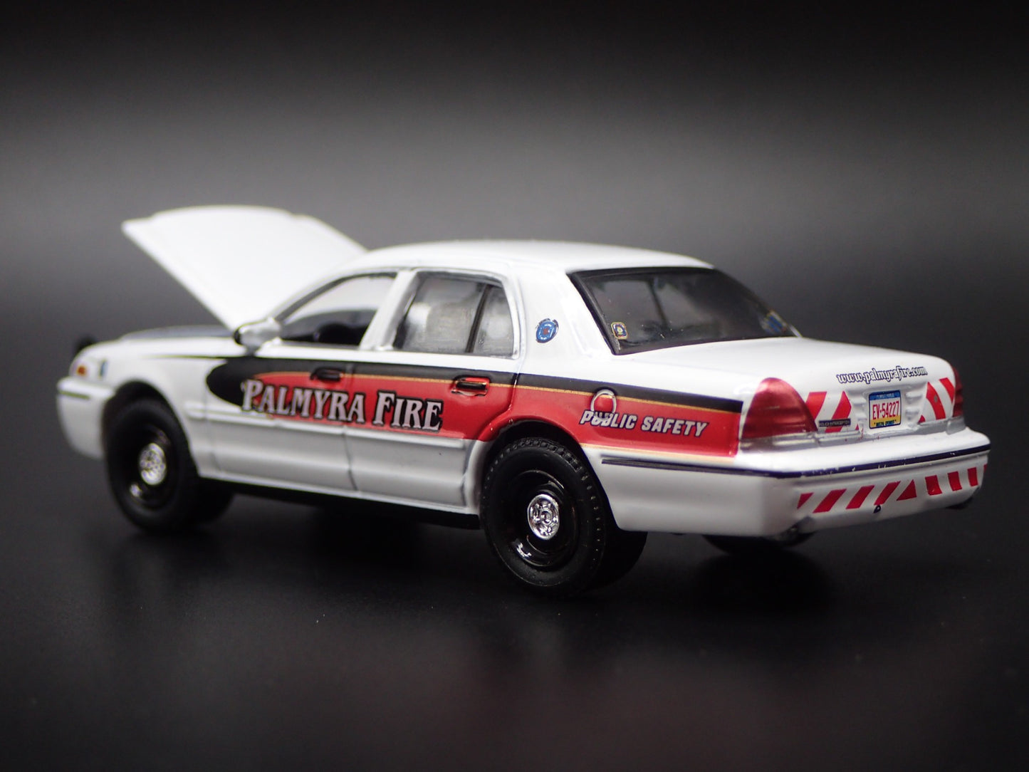 2011 11 FORD CROWN VICTORIA PALMYRA, PA FIRE DEPT 1:64 SCALE DIECAST MODEL CAR