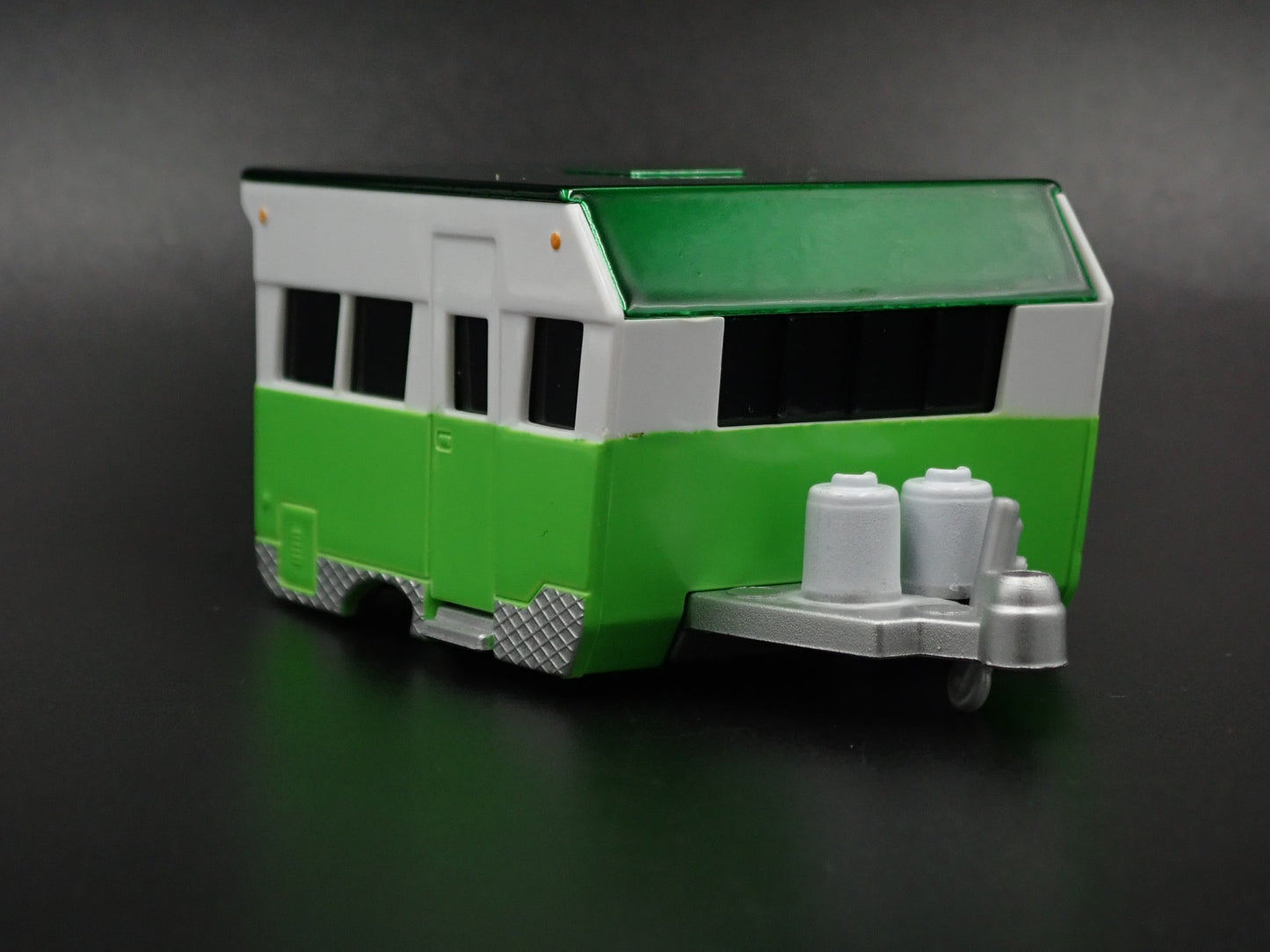 VINTAGE ALAMEDA TRAVEL TRAILER W HITCH GREEN 1:64 SCALE DIORAMA MODEL CAMPER