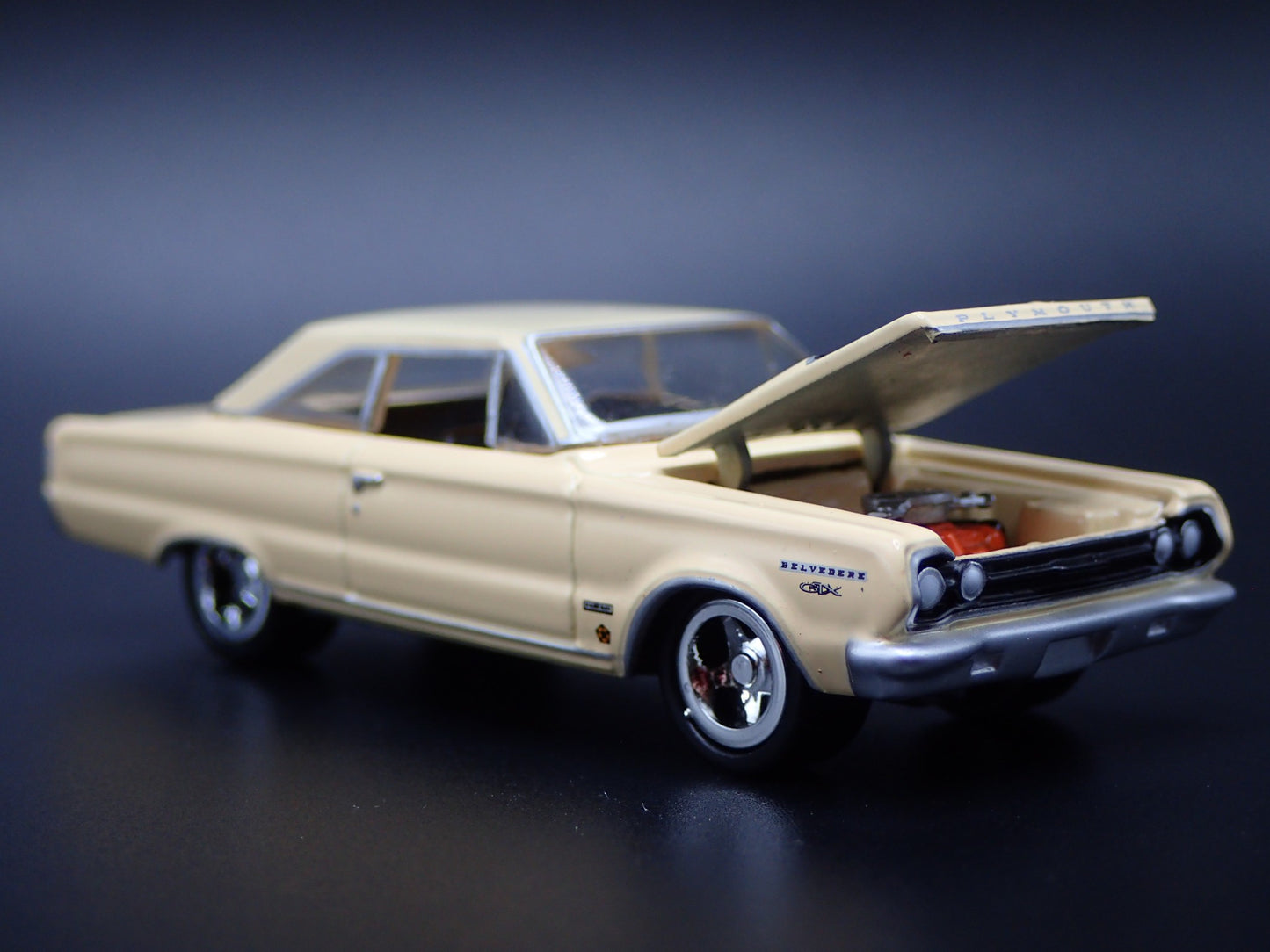 1967 67 PLYMOUTH GTX MUSCLE CAR 1/64 SCALE COLLECTIBLE DIORAMA DIECAST MODEL CAR