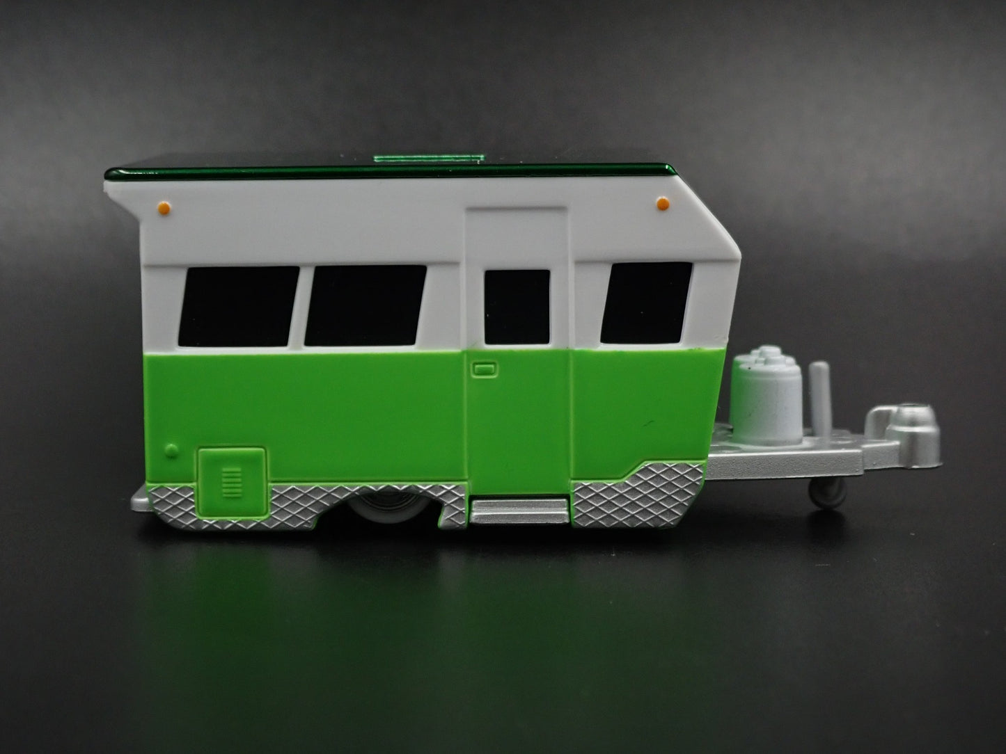 VINTAGE ALAMEDA TRAVEL TRAILER W HITCH GREEN 1:64 SCALE DIORAMA MODEL CAMPER