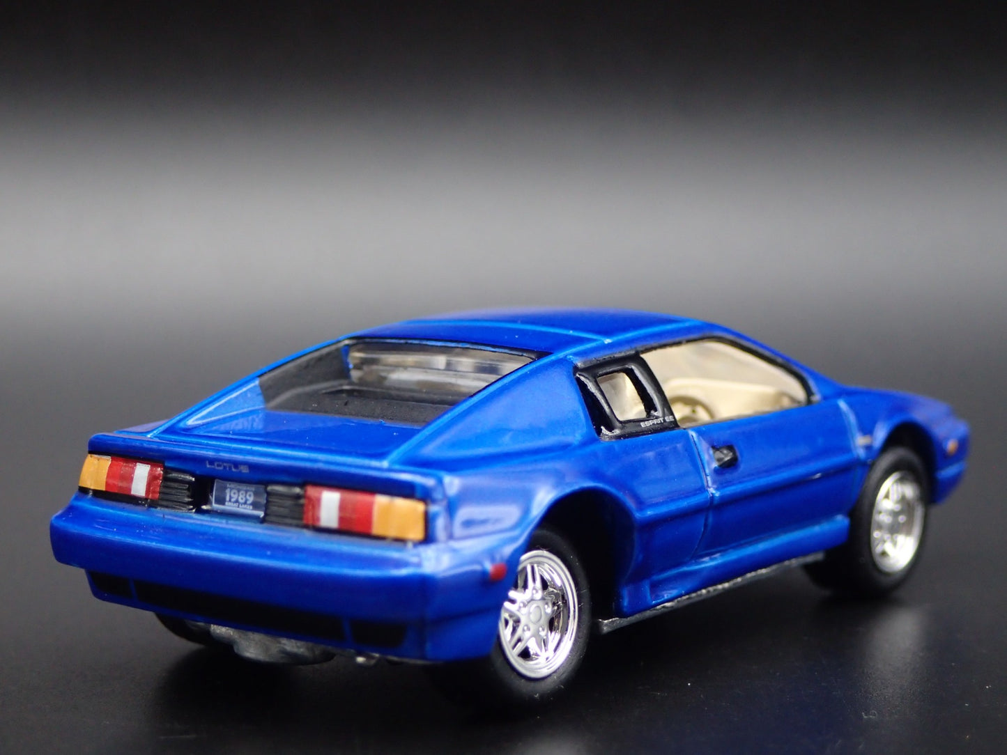 1988-1994 LOTUS ESPRIT BLUE 1:64 SCALE COLLECTIBLE DIORAMA DIECAST MODEL CAR
