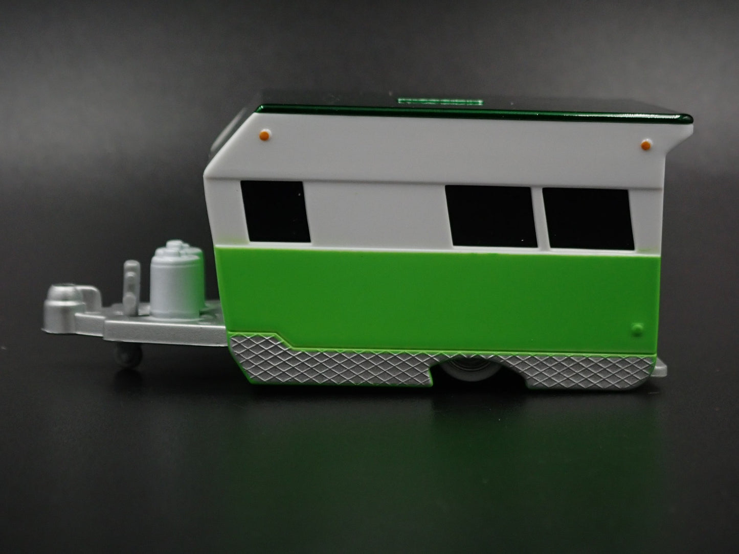 VINTAGE ALAMEDA TRAVEL TRAILER W HITCH GREEN 1:64 SCALE DIORAMA MODEL CAMPER