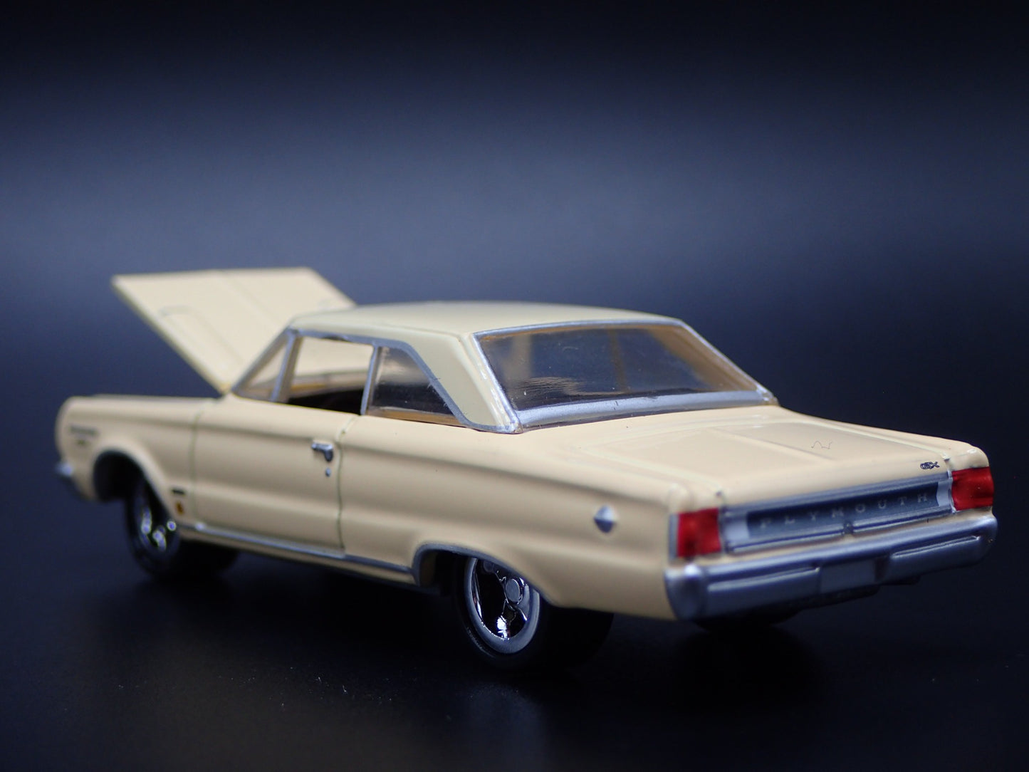 1967 67 PLYMOUTH GTX MUSCLE CAR 1/64 SCALE COLLECTIBLE DIORAMA DIECAST MODEL CAR