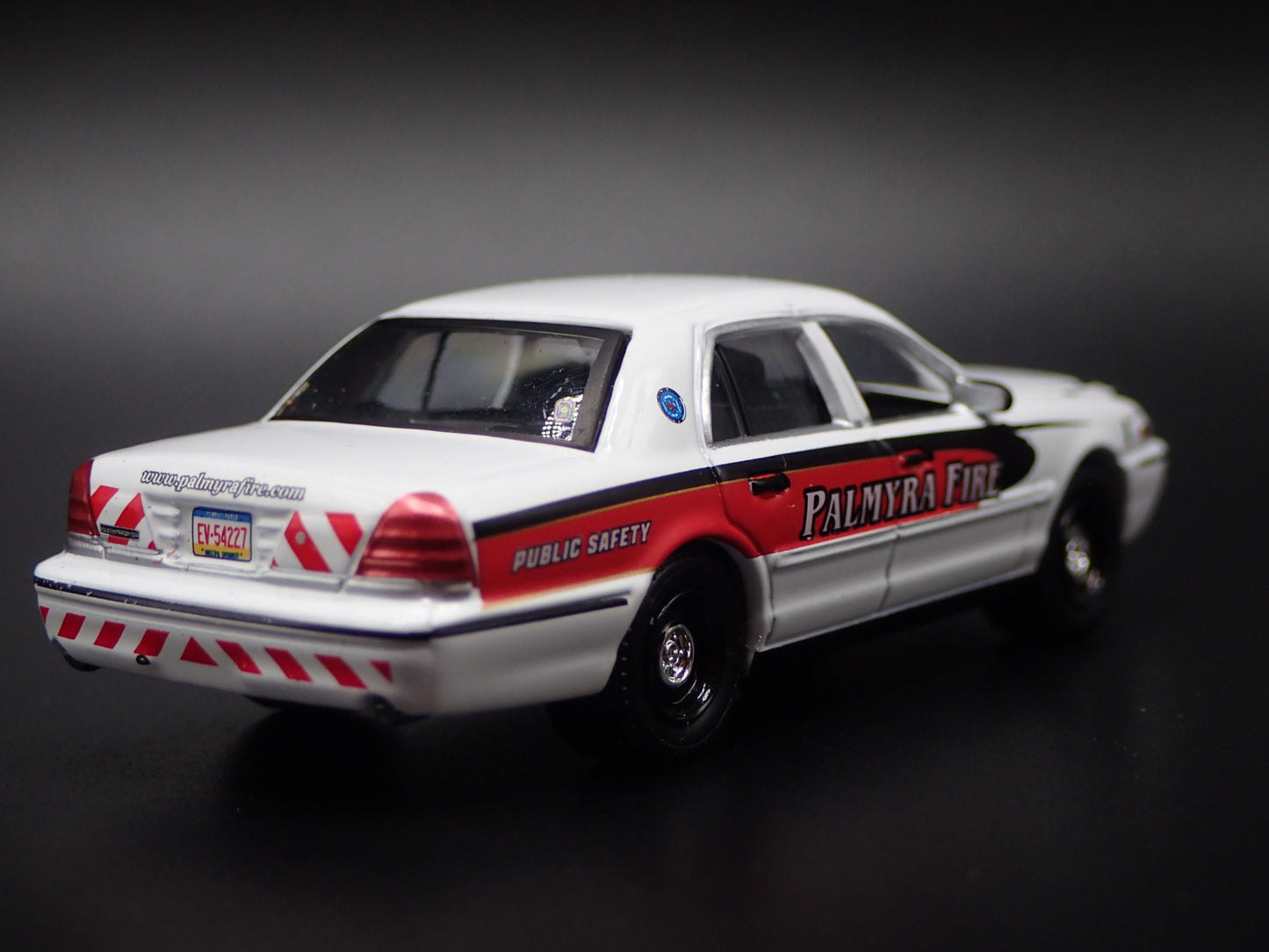 2011 11 FORD CROWN VICTORIA PALMYRA, PA FIRE DEPT 1:64 SCALE DIECAST MODEL CAR