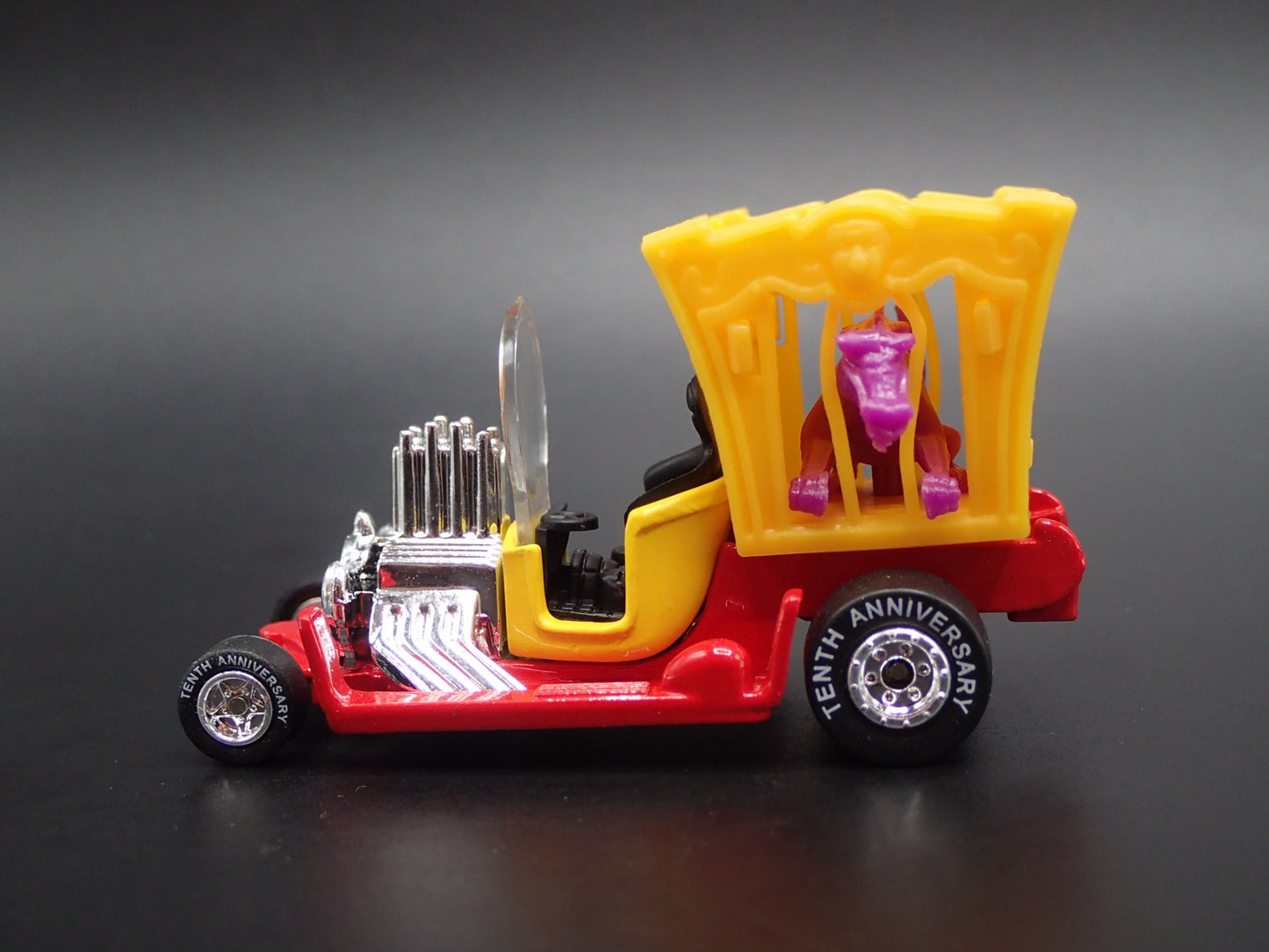 DRAGGIN DRAGON TOM DANIELS CUSTOM RARE 1:64 SCALE DIORAMA DIECAST MODEL CAR