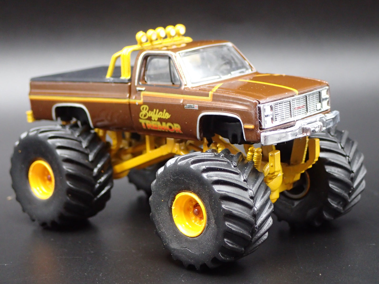 1985 85 GMC SIERRA MONSTER TRUCK BUFFALO TREMOR 1/64 SCALE DIECAST MODEL CAR