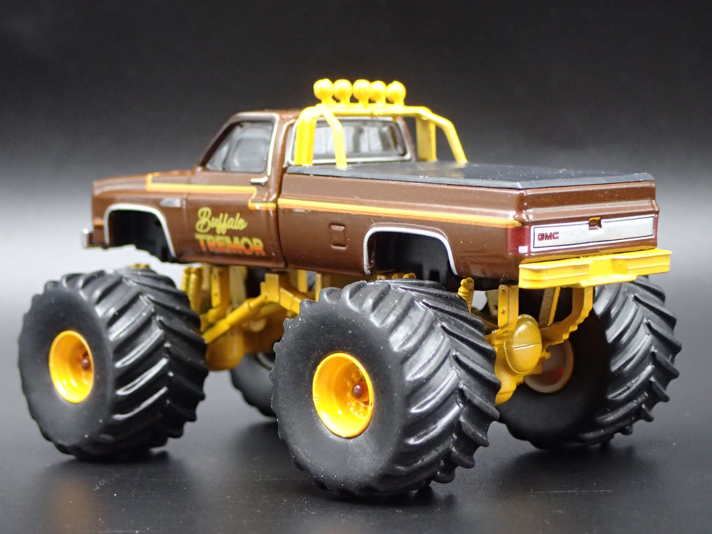1985 85 GMC SIERRA MONSTER TRUCK BUFFALO TREMOR 1/64 SCALE DIECAST MODEL CAR