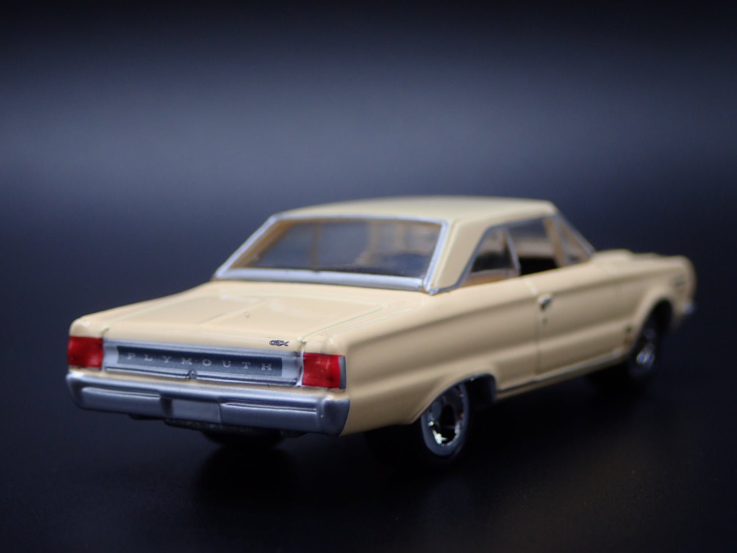 1967 67 PLYMOUTH GTX MUSCLE CAR 1/64 SCALE COLLECTIBLE DIORAMA DIECAST MODEL CAR