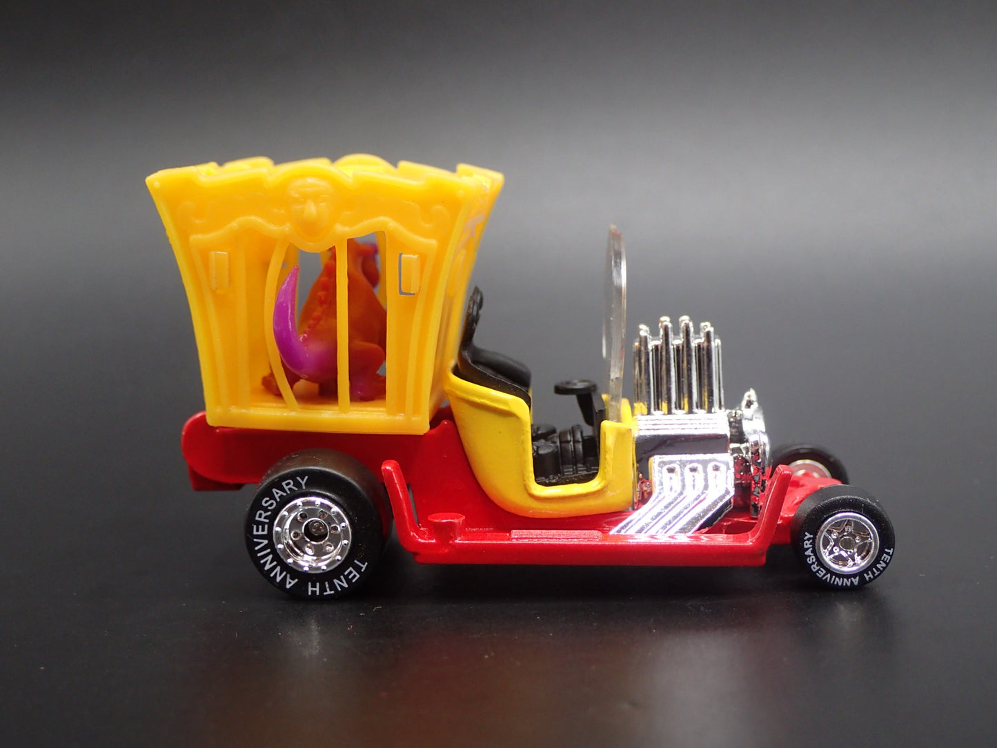 DRAGGIN DRAGON TOM DANIELS CUSTOM RARE 1:64 SCALE DIORAMA DIECAST MODEL CAR