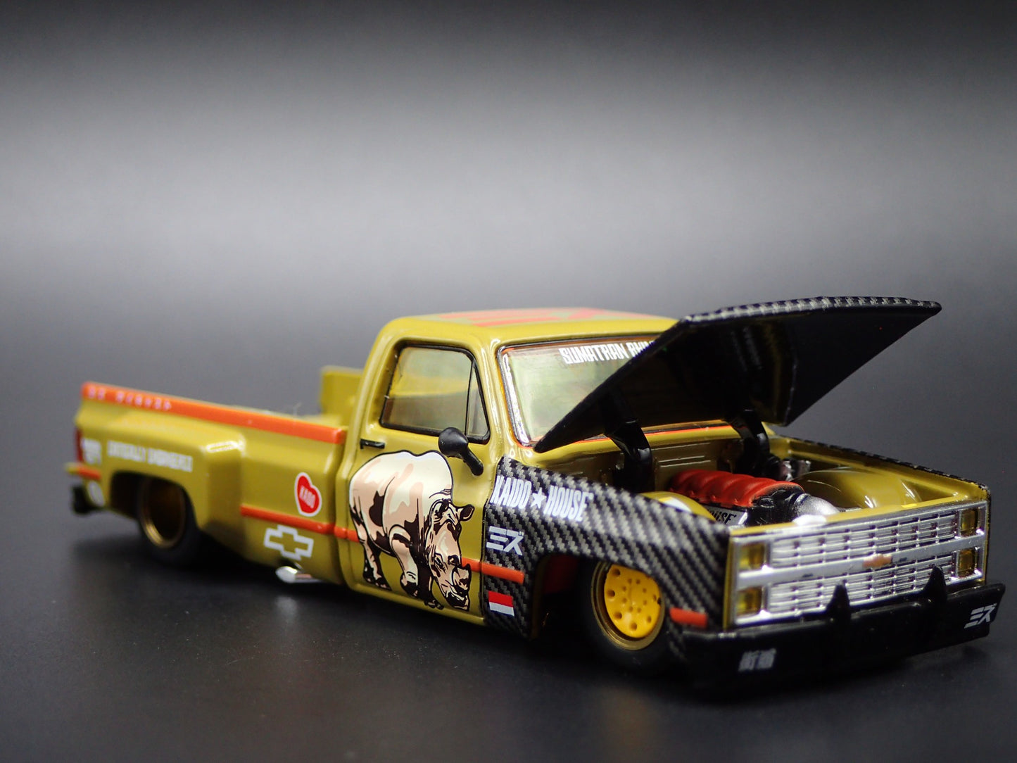1983 83 CHEVROLET SILVERADO DUALLY KAIDO SQUAREBODY TRUCK 1/64 DIECAST MODEL CAR