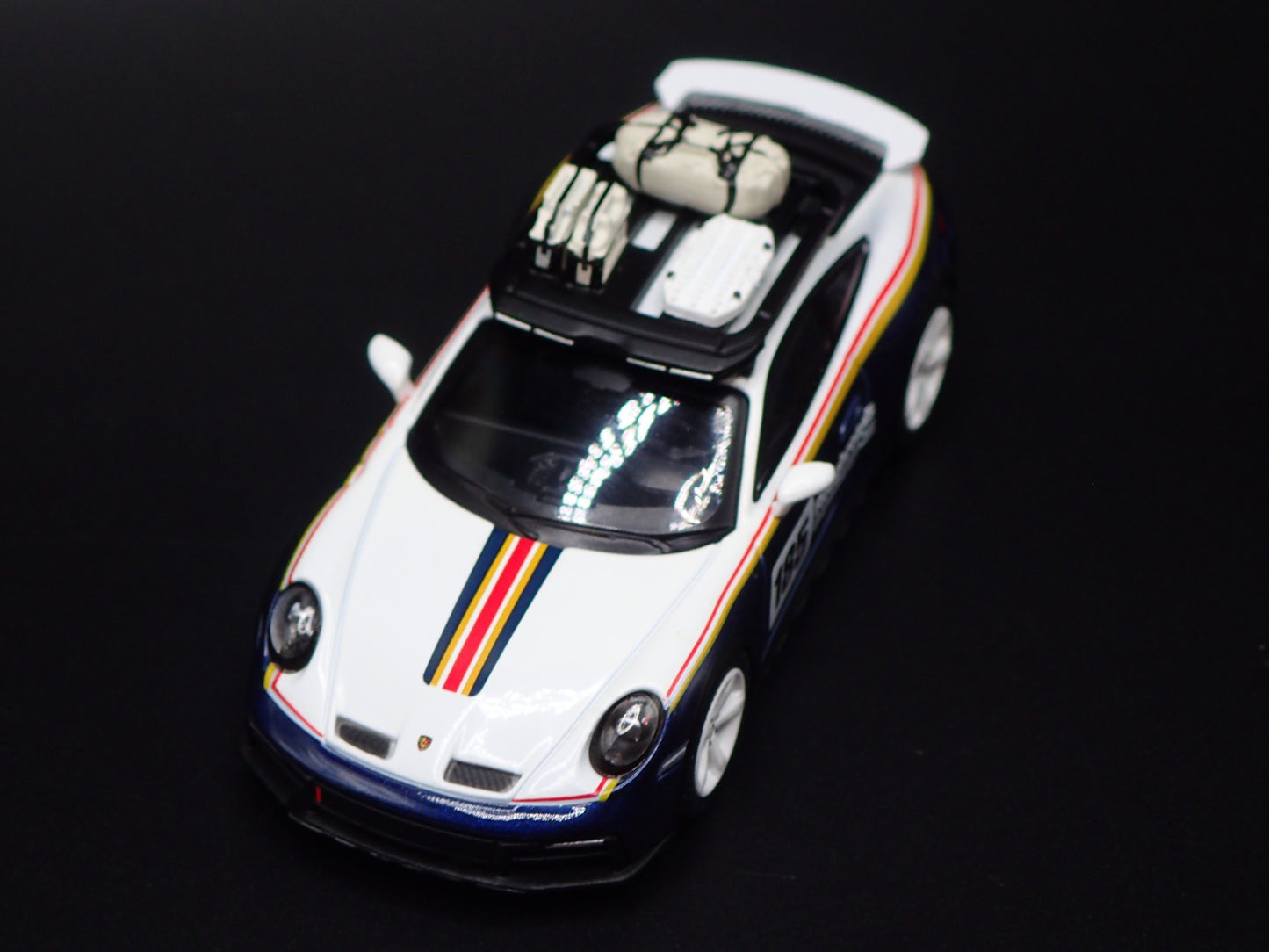 PORSCHE 911 DAKAR RALLYE OFF ROAD WHITE 1/64 SCALE COLLECTIBLE DIECAST MODEL CAR