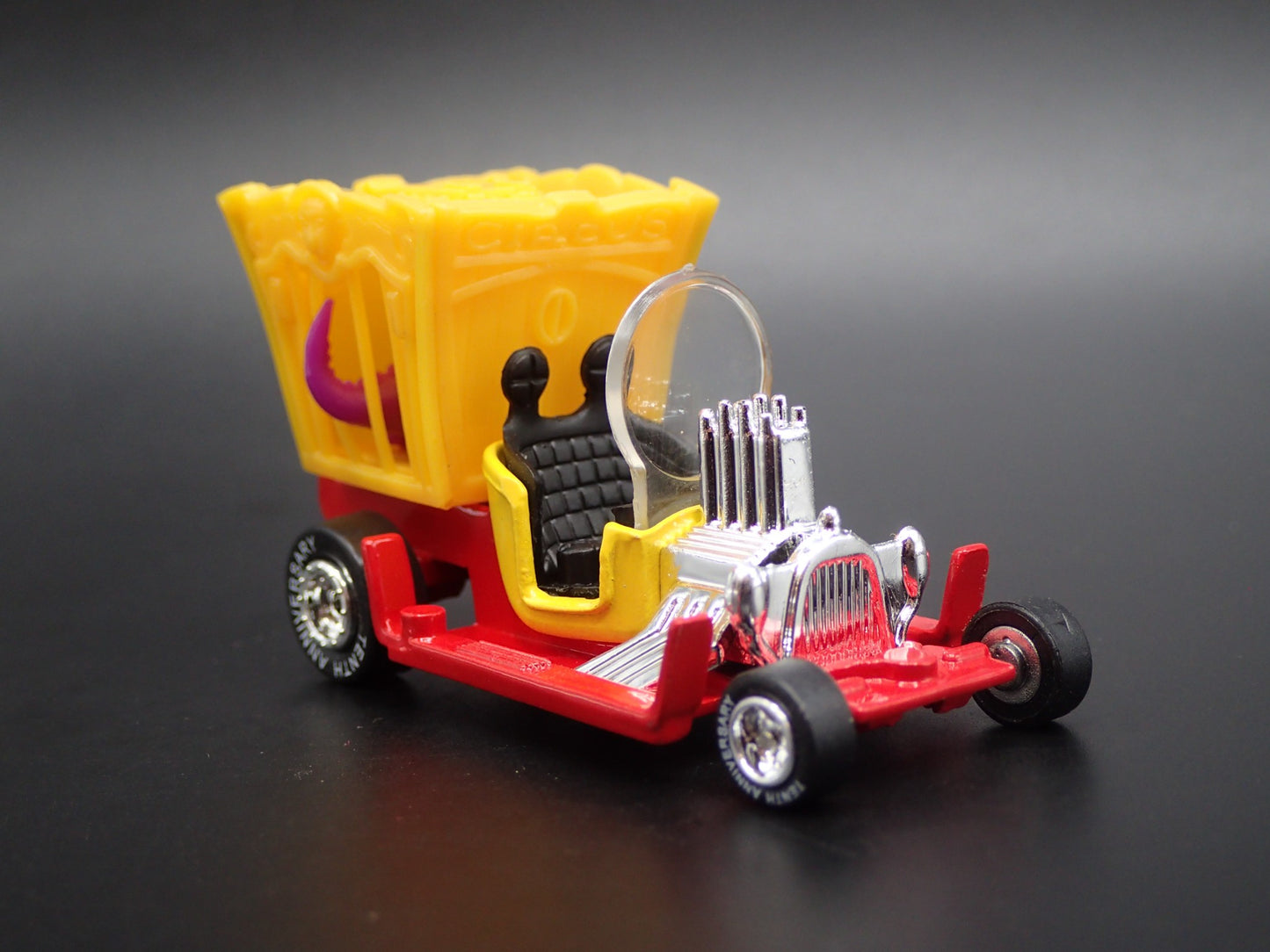 DRAGGIN DRAGON TOM DANIELS CUSTOM RARE 1:64 SCALE DIORAMA DIECAST MODEL CAR
