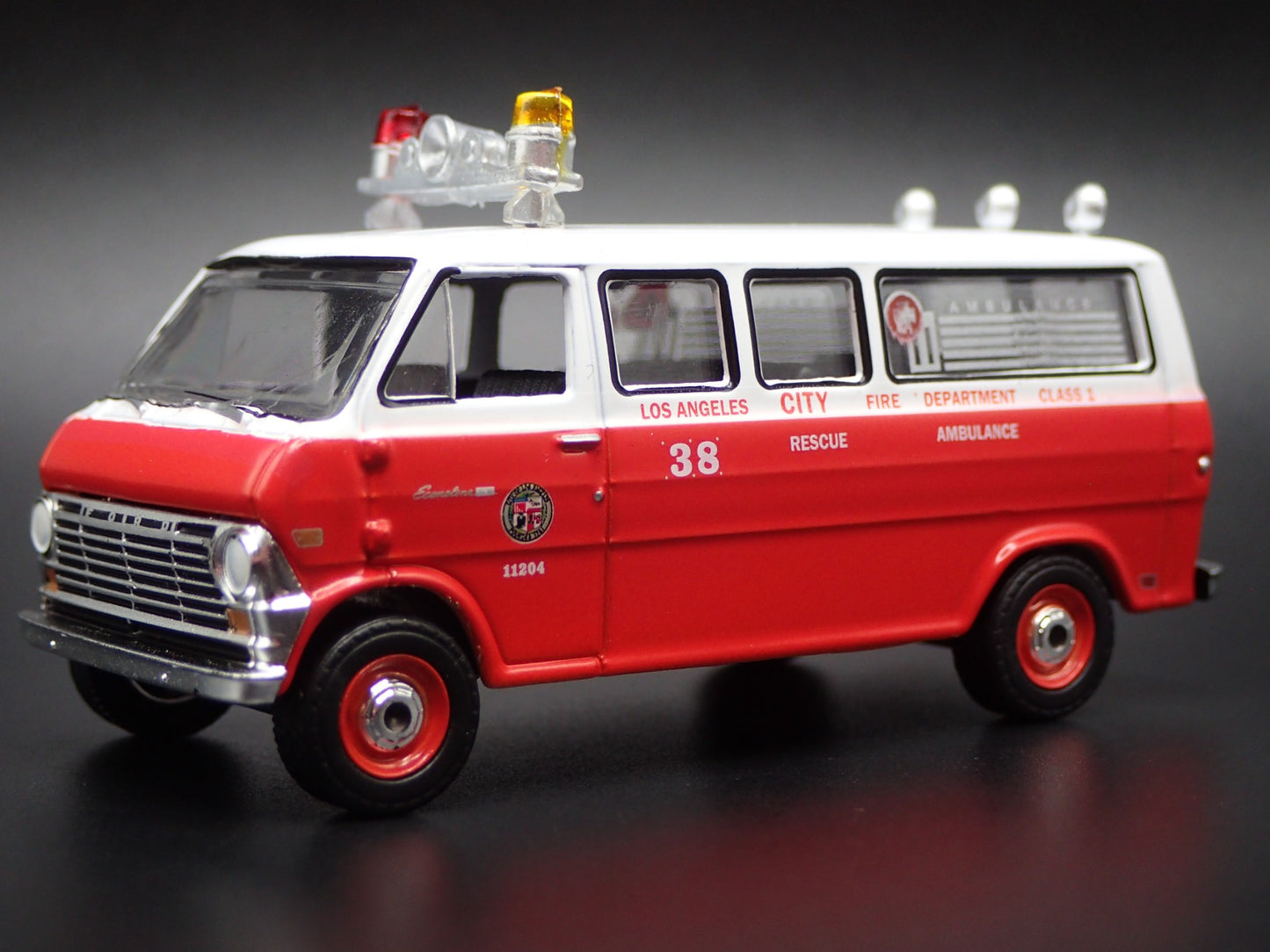 1969 69 FORD ECONOLINE VAN LAFD LA FIRE 1:64 SCALE DIORAMA DIECAST MODEL CAR