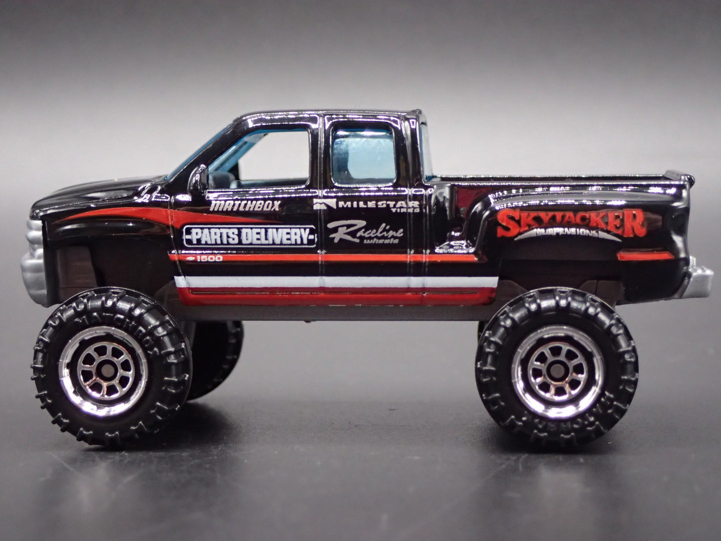 1999-2007 CHEVY CHEVROLET SILVERADO 4X4 PICKUP TRUCK 1:64 SCALE DIECAST MODEL