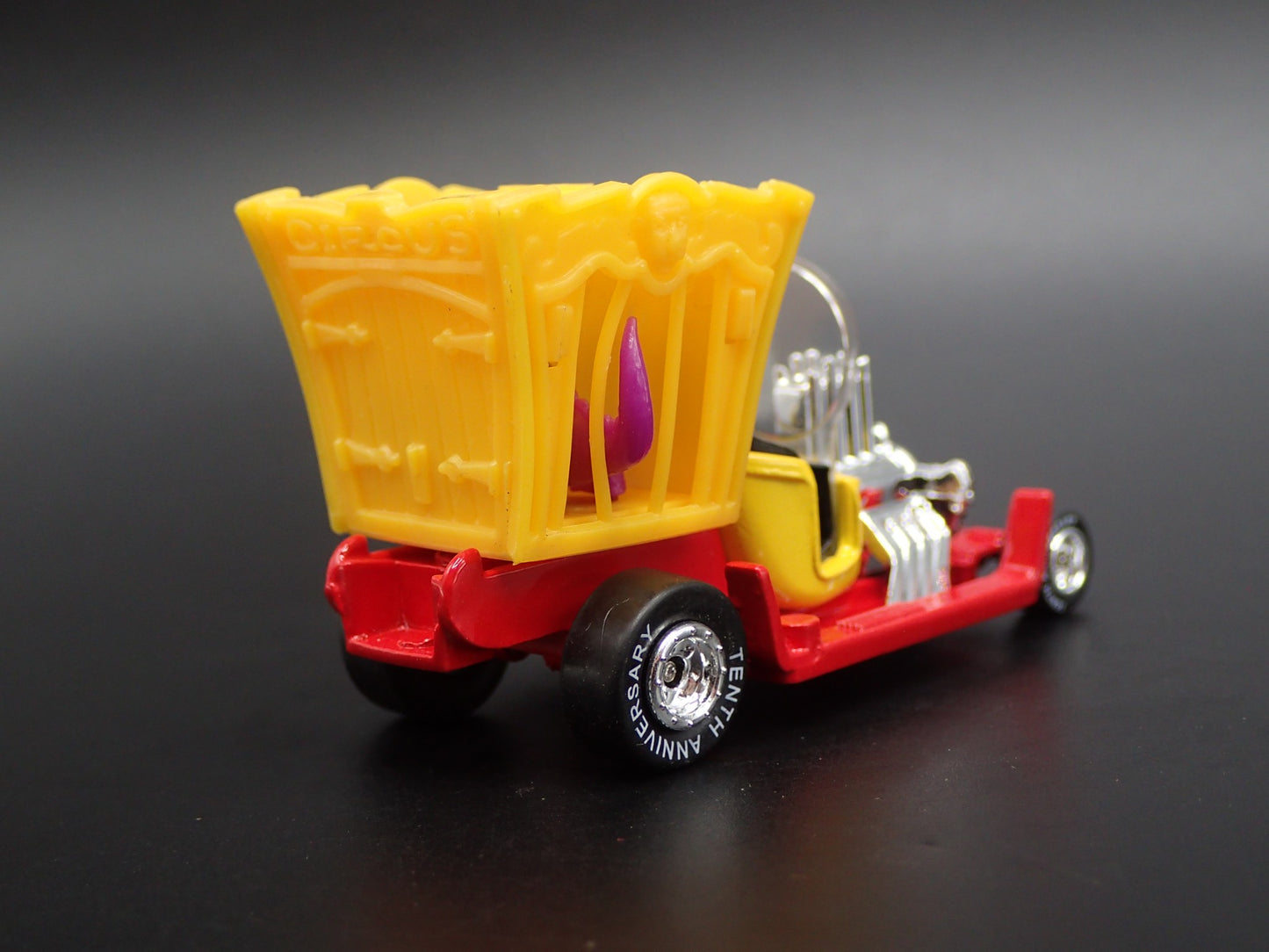 DRAGGIN DRAGON TOM DANIELS CUSTOM RARE 1:64 SCALE DIORAMA DIECAST MODEL CAR