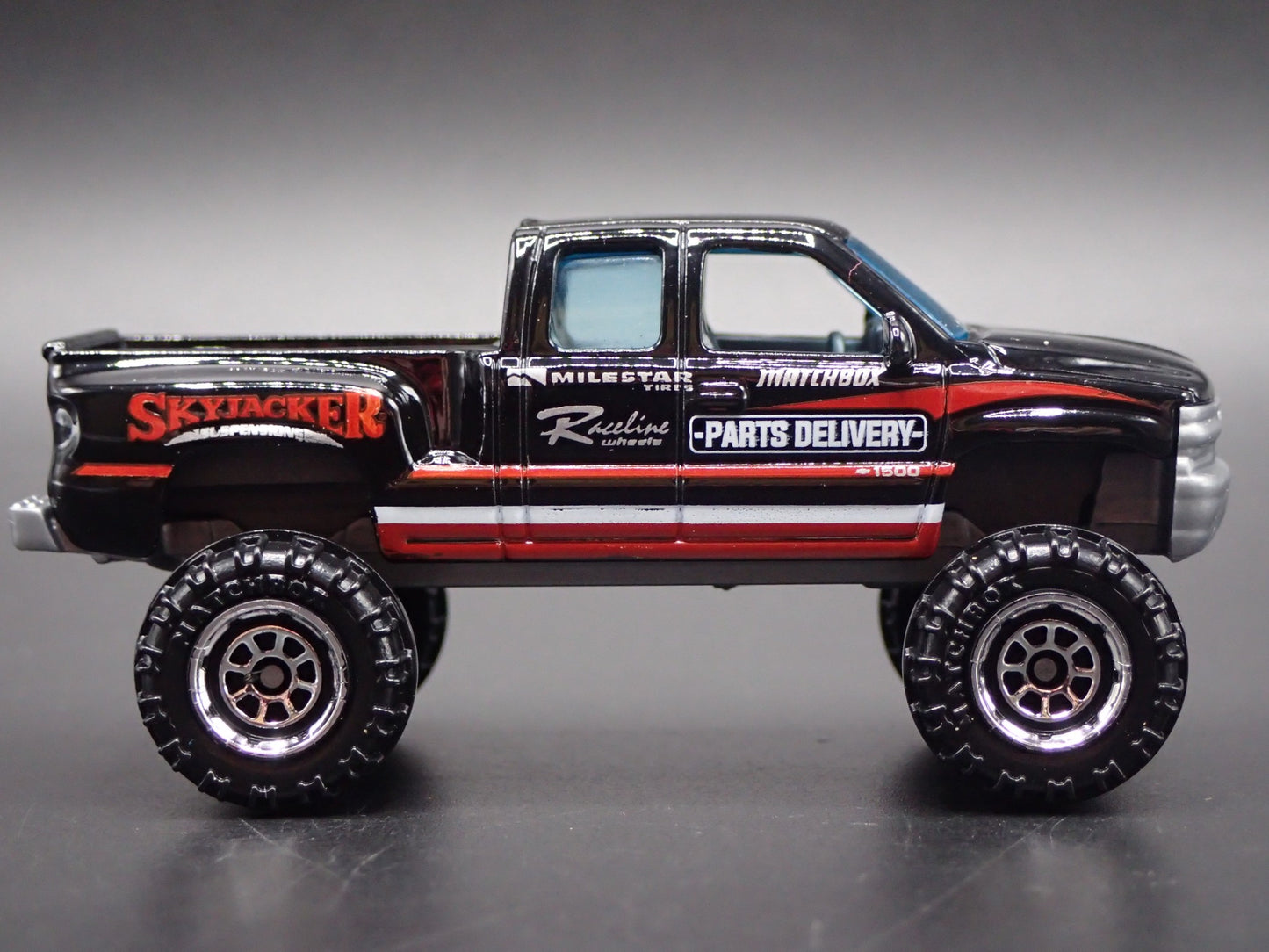 1999-2007 CHEVY CHEVROLET SILVERADO 4X4 PICKUP TRUCK 1:64 SCALE DIECAST MODEL