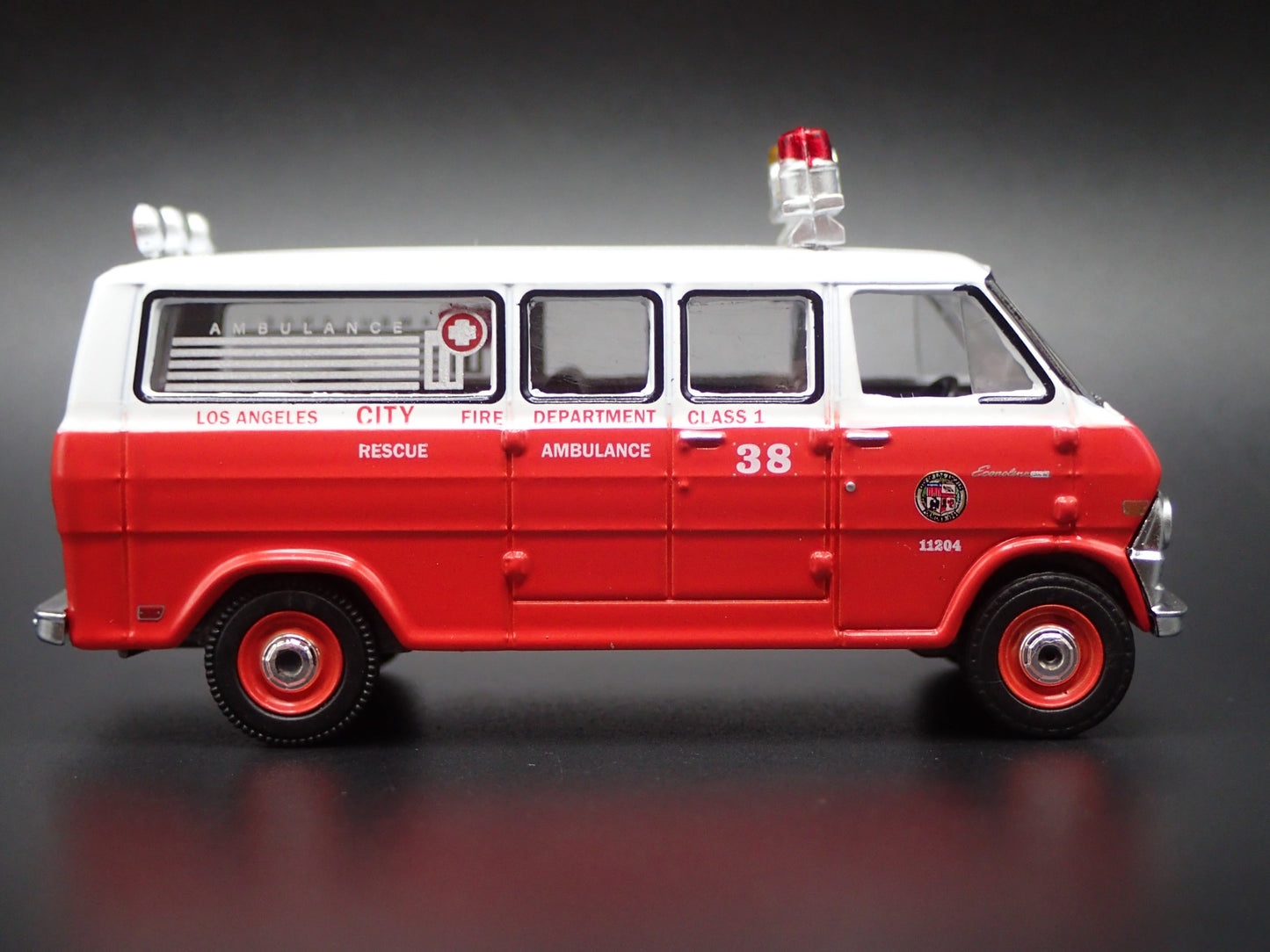 1969 69 FORD ECONOLINE VAN LAFD LA FIRE 1:64 SCALE DIORAMA DIECAST MODEL CAR