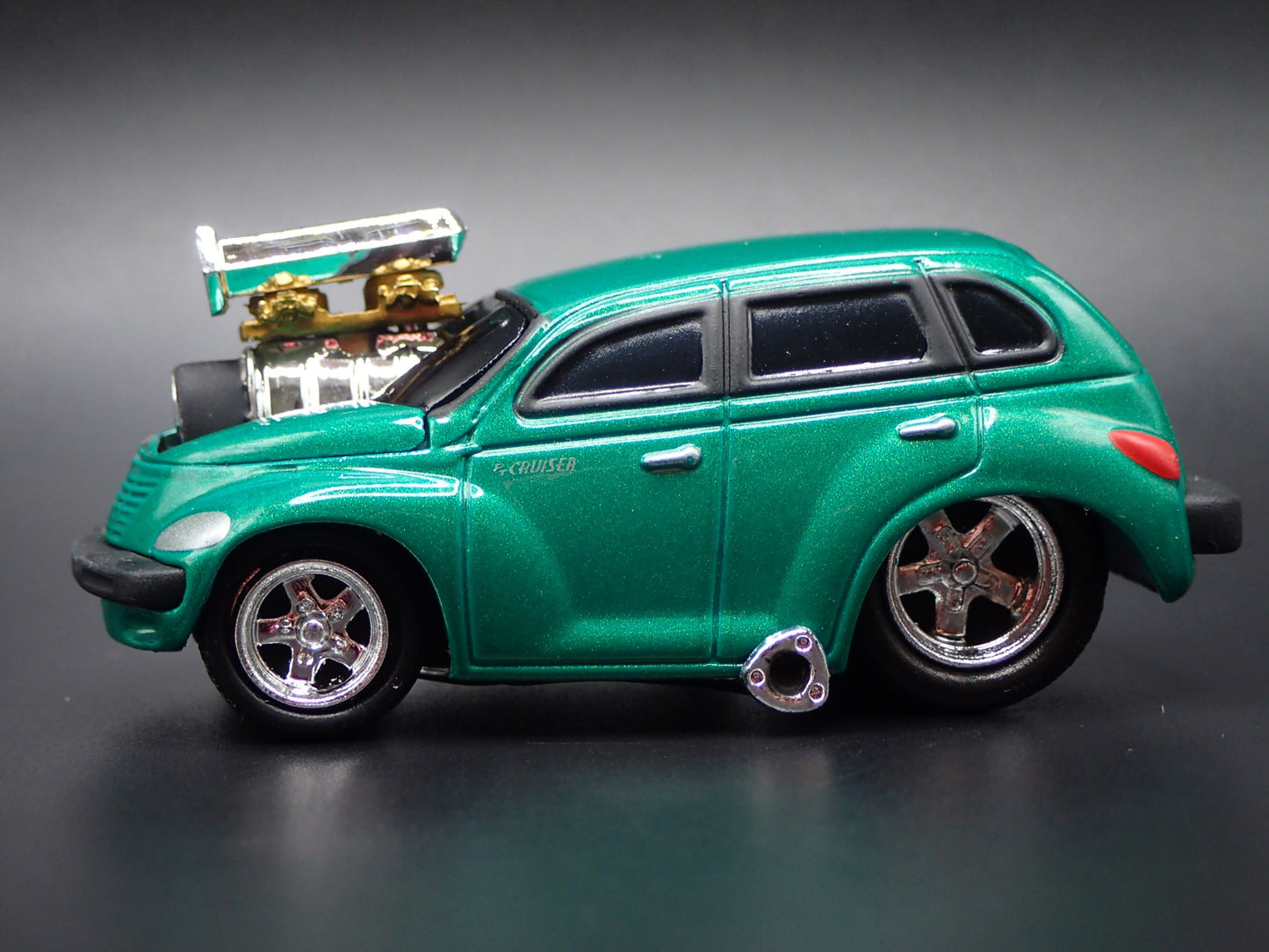 2001-2010 CHRYSLER PT CRUISER GREEN 1:64 SCALE COLLECTIBLE DIECAST MODEL CAR