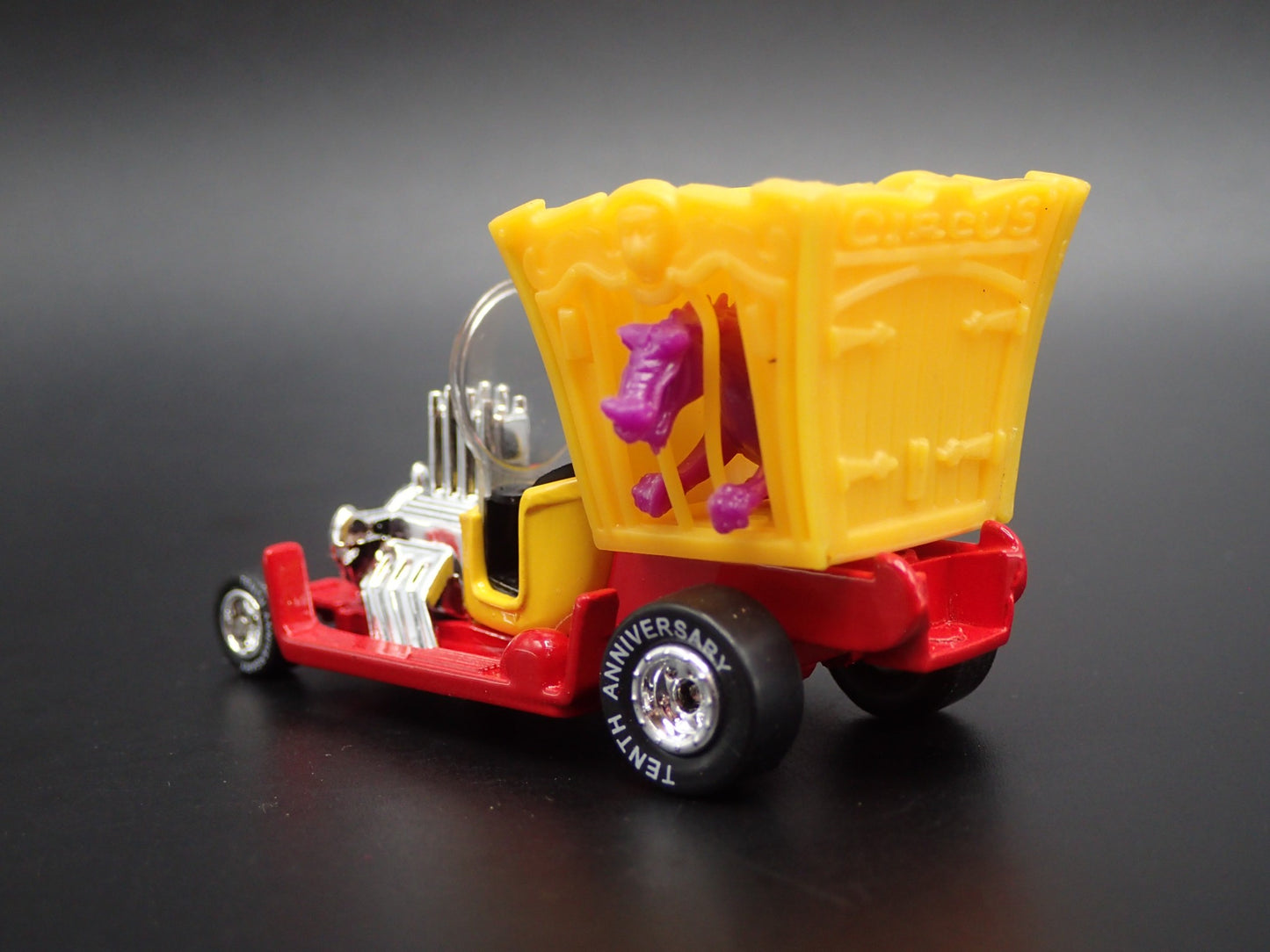 DRAGGIN DRAGON TOM DANIELS CUSTOM RARE 1:64 SCALE DIORAMA DIECAST MODEL CAR