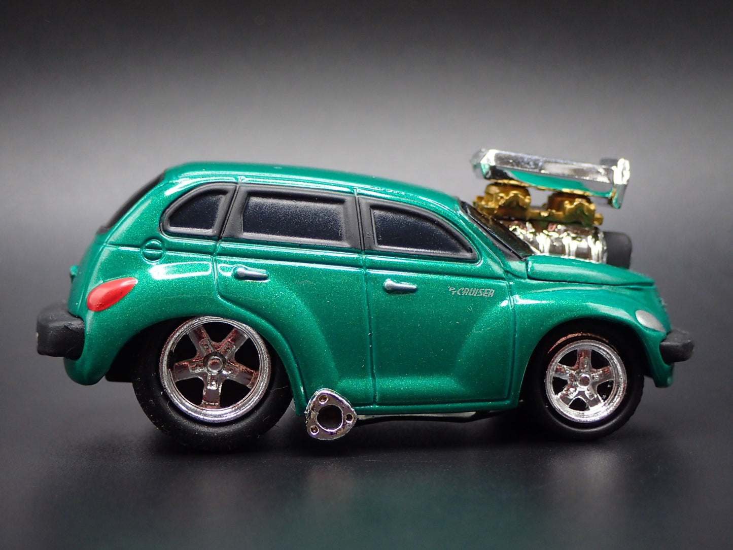 2001-2010 CHRYSLER PT CRUISER GREEN 1:64 SCALE COLLECTIBLE DIECAST MODEL CAR