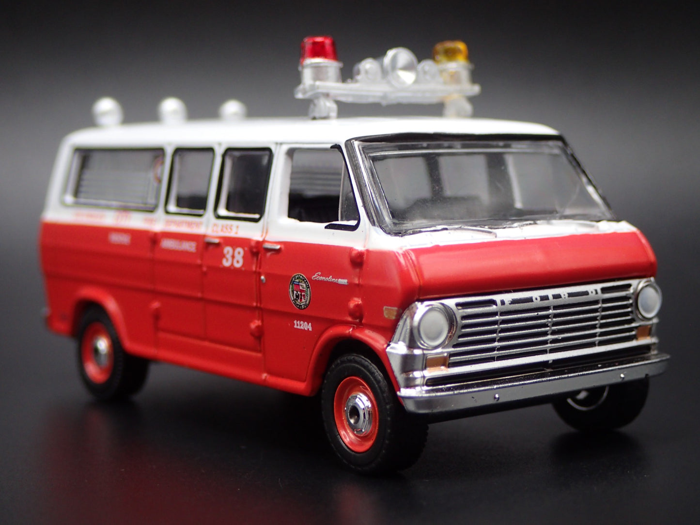 1969 69 FORD ECONOLINE VAN LAFD LA FIRE 1:64 SCALE DIORAMA DIECAST MODEL CAR