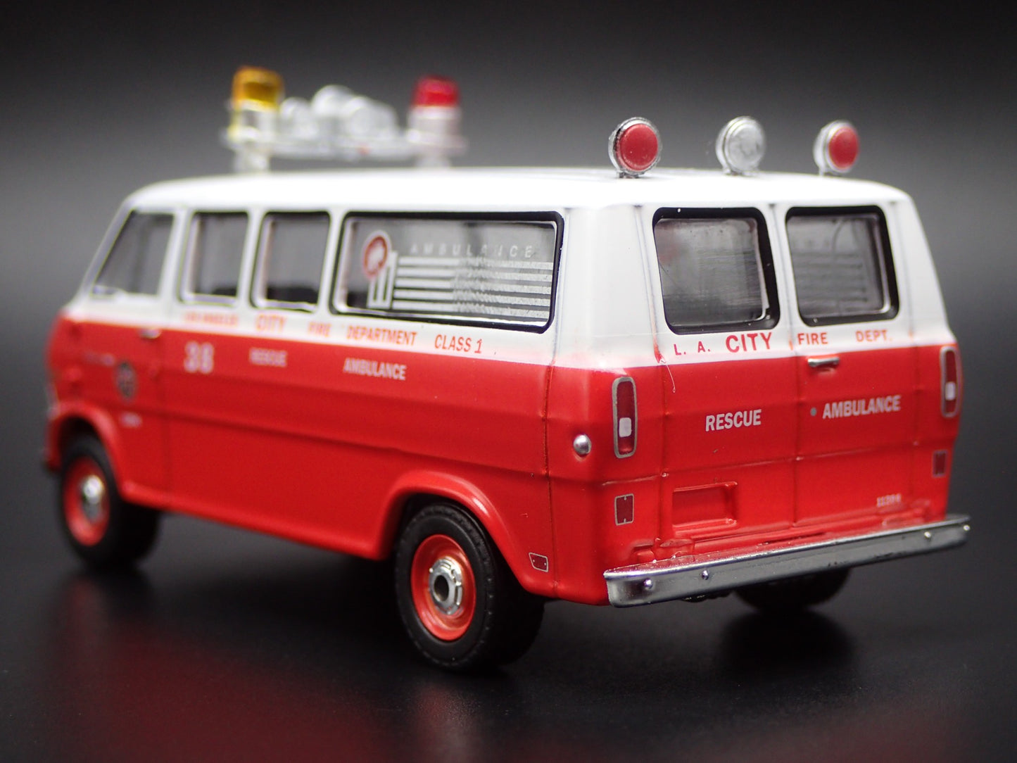 1969 69 FORD ECONOLINE VAN LAFD LA FIRE 1:64 SCALE DIORAMA DIECAST MODEL CAR