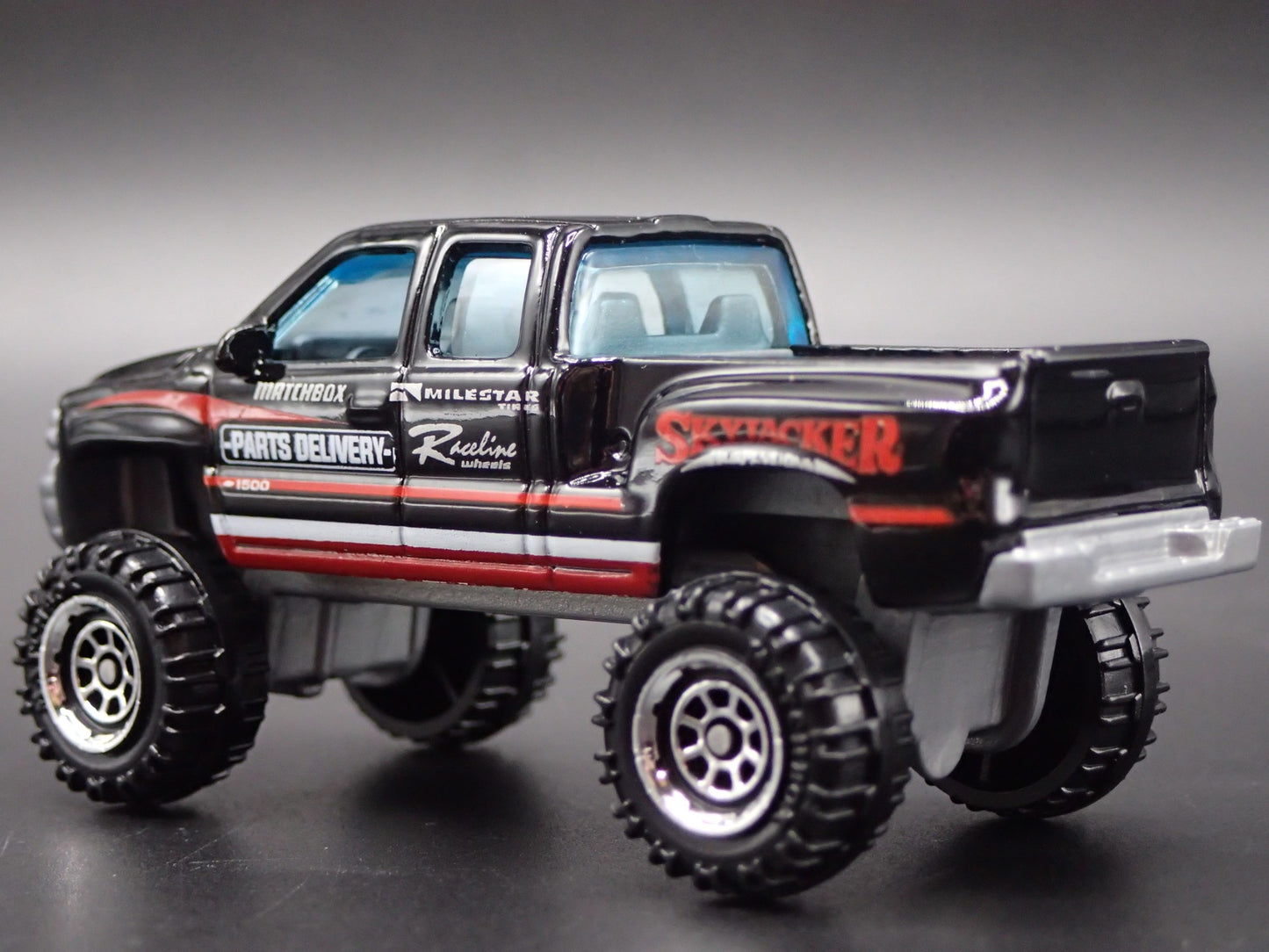 1999-2007 CHEVY CHEVROLET SILVERADO 4X4 PICKUP TRUCK 1:64 SCALE DIECAST MODEL