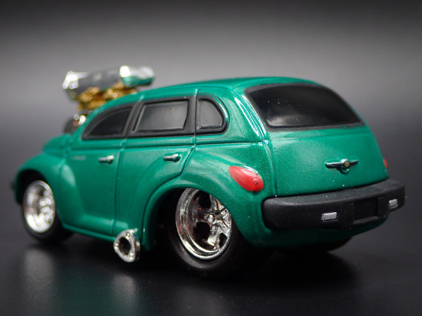 2001-2010 CHRYSLER PT CRUISER GREEN 1:64 SCALE COLLECTIBLE DIECAST MODEL CAR