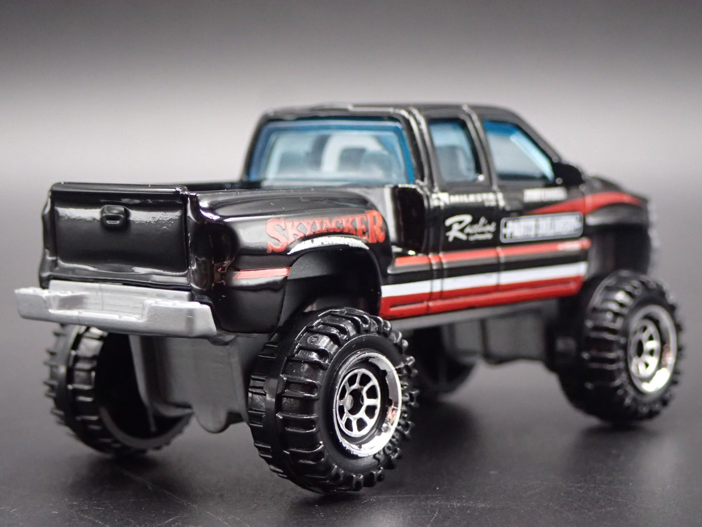 1999-2007 CHEVY CHEVROLET SILVERADO 4X4 PICKUP TRUCK 1:64 SCALE DIECAST MODEL