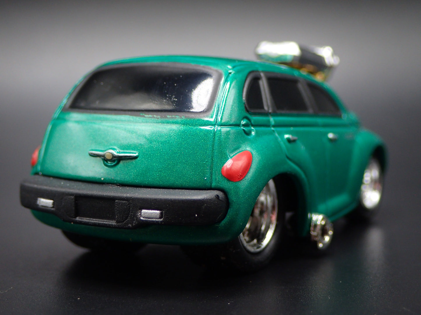 2001-2010 CHRYSLER PT CRUISER GREEN 1:64 SCALE COLLECTIBLE DIECAST MODEL CAR