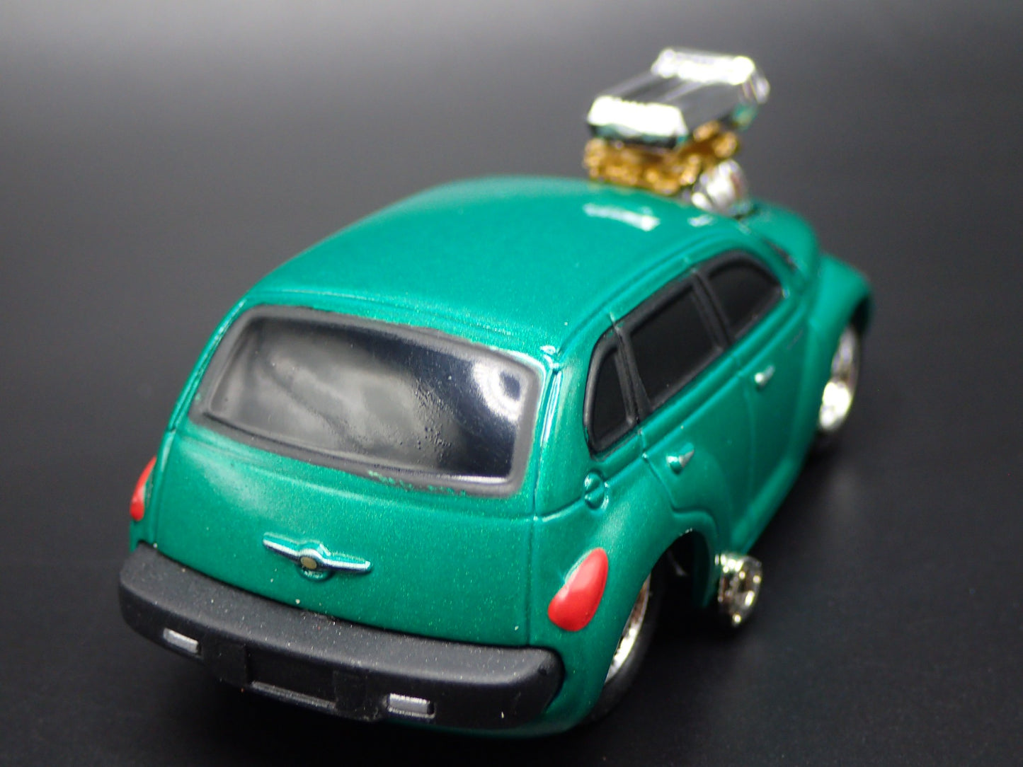 2001-2010 CHRYSLER PT CRUISER GREEN 1:64 SCALE COLLECTIBLE DIECAST MODEL CAR